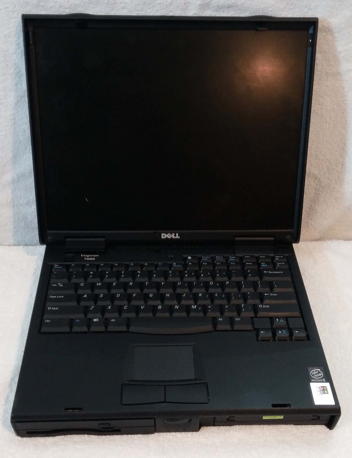 Dell Inspiron 7000 PPI Laptop Service Tag V85Z2 P/N 9277P Rev. A01 For Parts