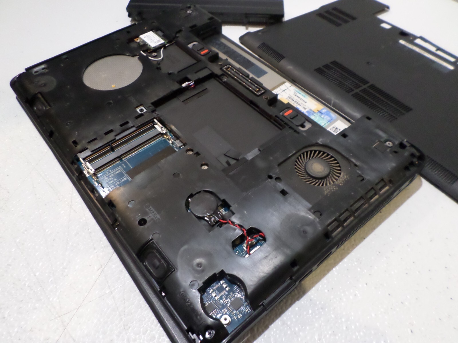Dell Latitude E5440 Laptop – Intel Core i3 4th Gen, No HDD, No RAM – DAMAGED