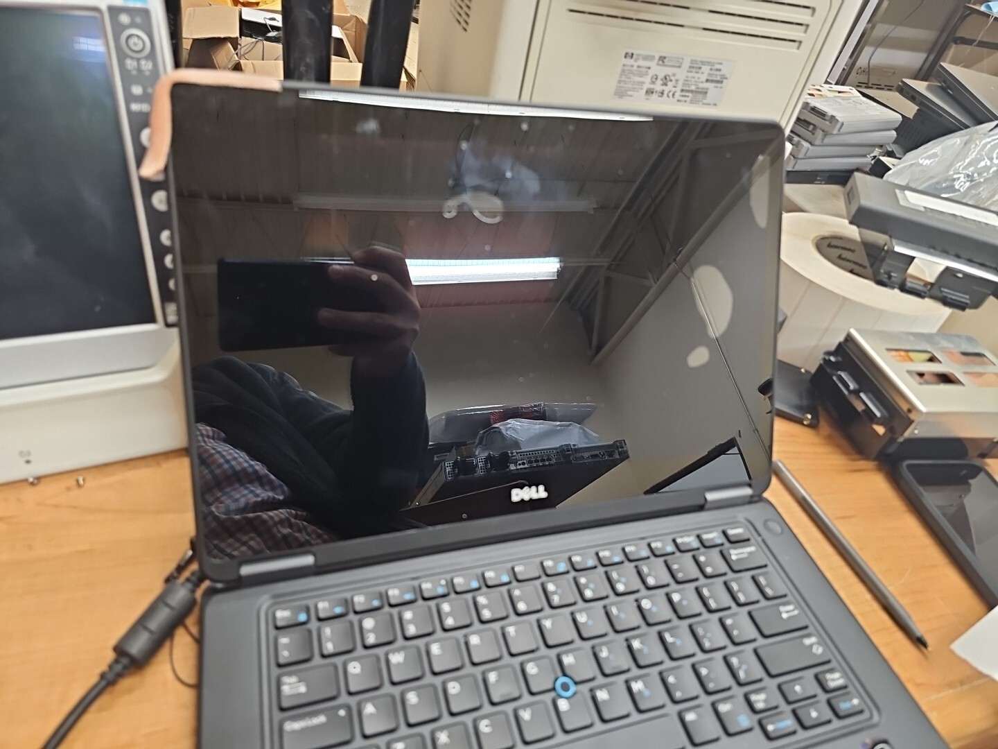 DELL Latitude E7450 14″ Intel Core i7-5600U 2.60GHz 8GB 256gb Bad Lcd Excel Batt