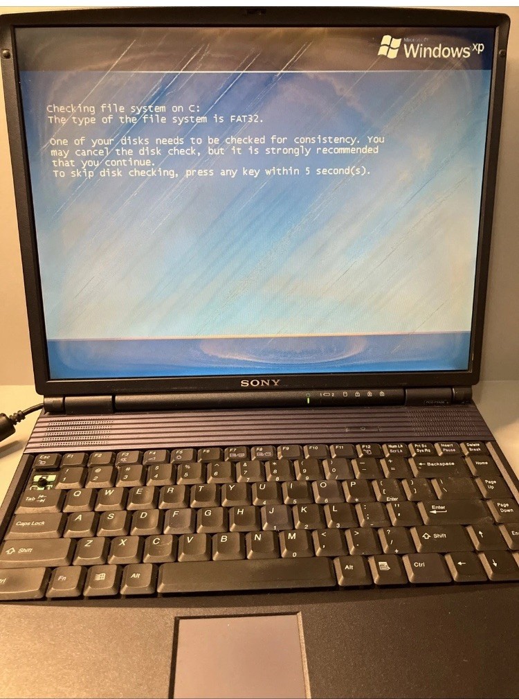 Sony VAIO PCG-971L Windows XP Laptop Boots HDD/CD-ROM Read Retro PC + Charger