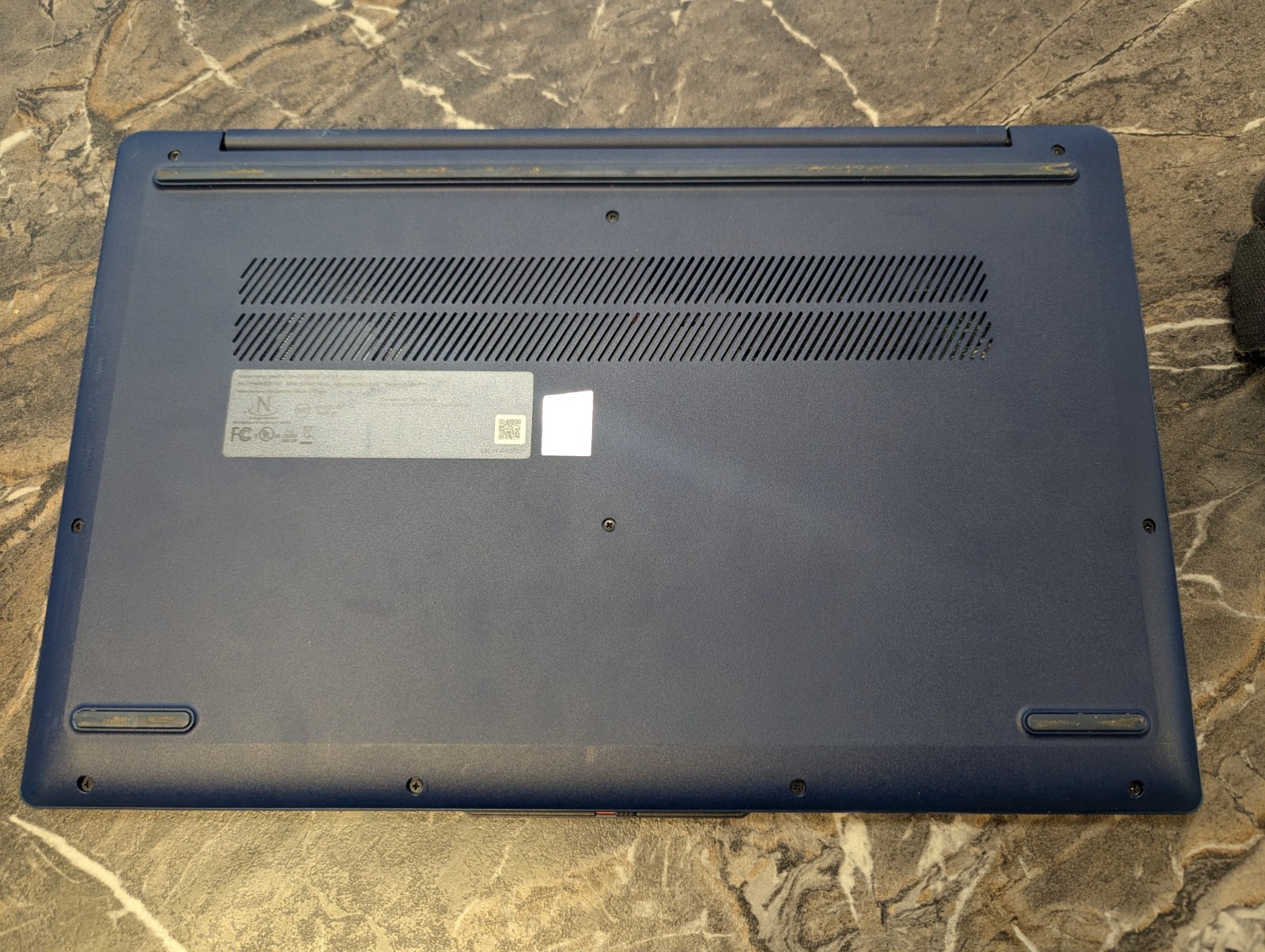 Lenovo IdeaPad Slim 3 15.6 in 512GB SSD AMD Ryzen 5 7530U 2GHz 8GB W11h Touch