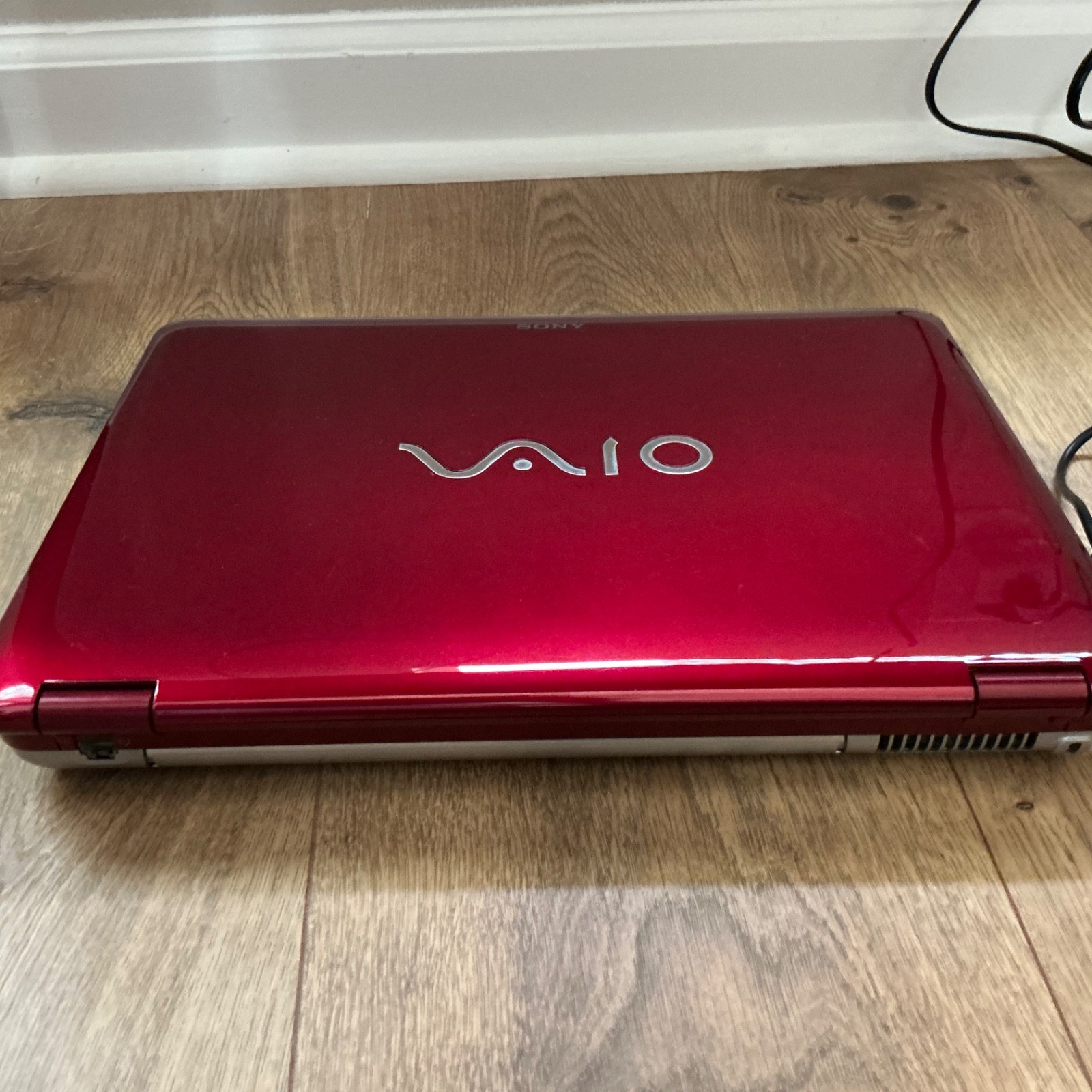 VTG SONY RED VAIO 15 INCH LAPTOP/ 14.1 INCH SCREEN W/NEW POWER CHARGER