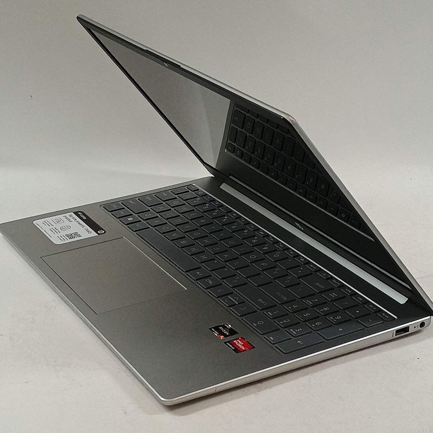 HP Laptop 15-FC0025DX 15.6″ Ryzen 5 7520U 2.8GHz 8GB RAM 512GB SSD