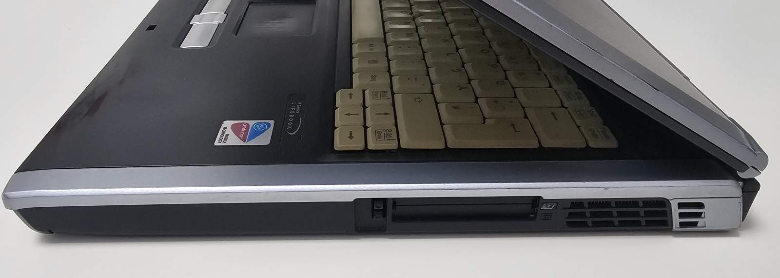 Retro Notebook Fujitsu Siemens E8020 with Windows XP Serial RS232 Parallel
