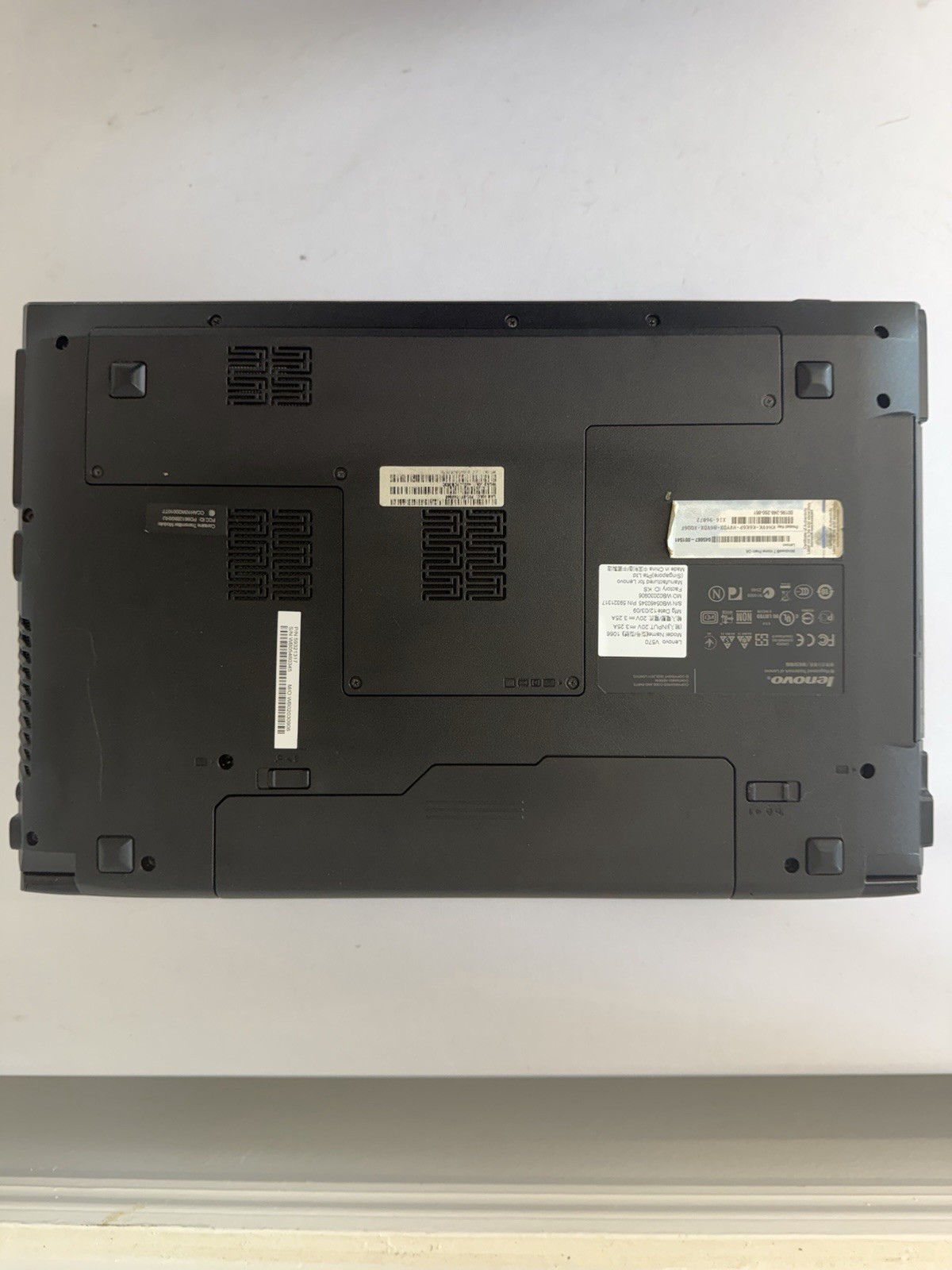 Lenovo V570 Laptop – Good Screen – Intel i5-2450M – RAM 6 GB – Read Des