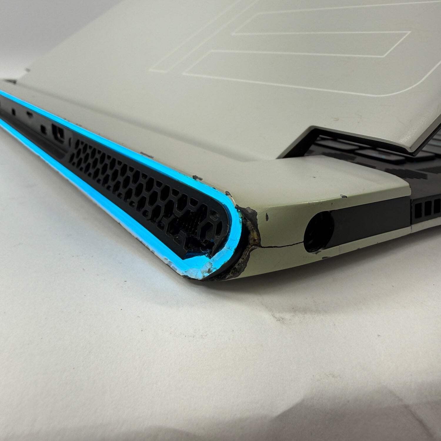 Alienware X15 R1 15.6″ i7-11800H 2.3GHz 16GB RAM 512GB SSD GeForce RTX 3070