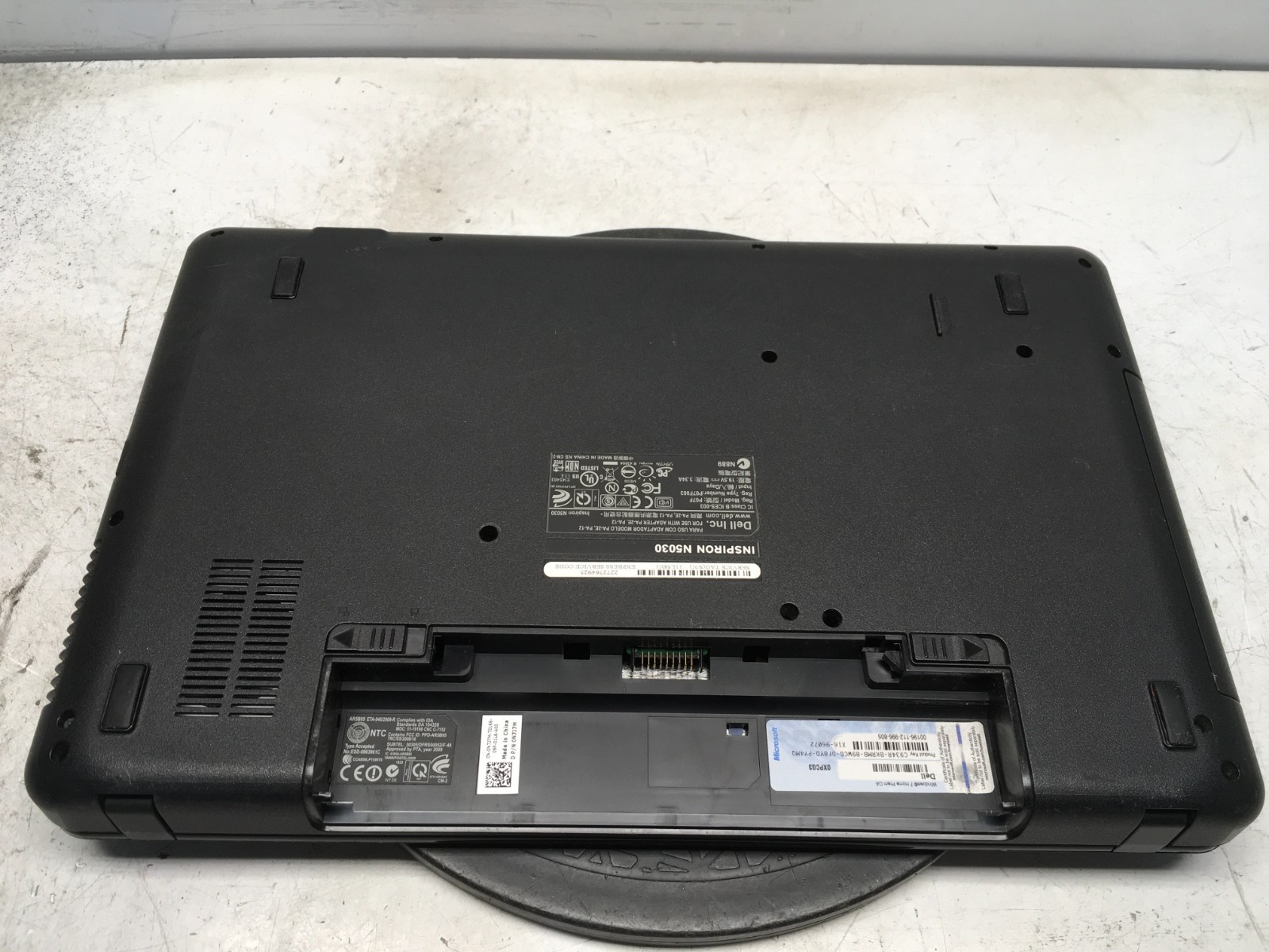Dell Inspiron N5030 Intel Celeron 900 2.2GHz 2 GB NO HDD