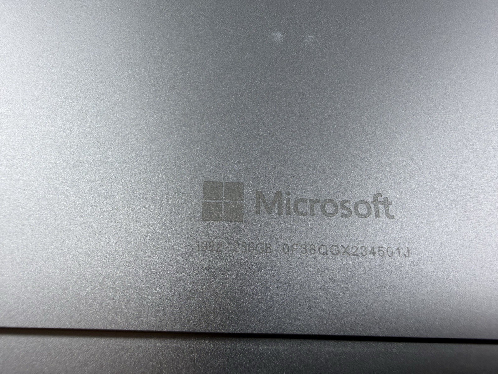 Microsoft Surface Pro 8 (1982) i5-1145G7 – 16GB RAM – 256GB 120Hz – Win 11 Pro