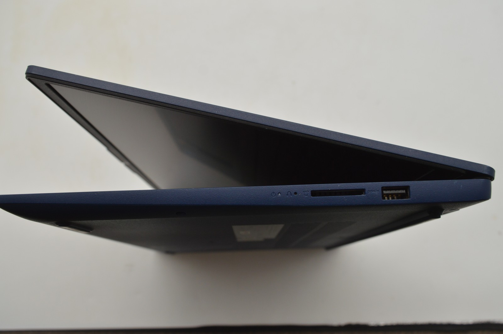 Lenovo IdeaPad Slim 3 15IRU8 Core i3-1315U 1.2GHz 8GB 256GB SSD PC1795883