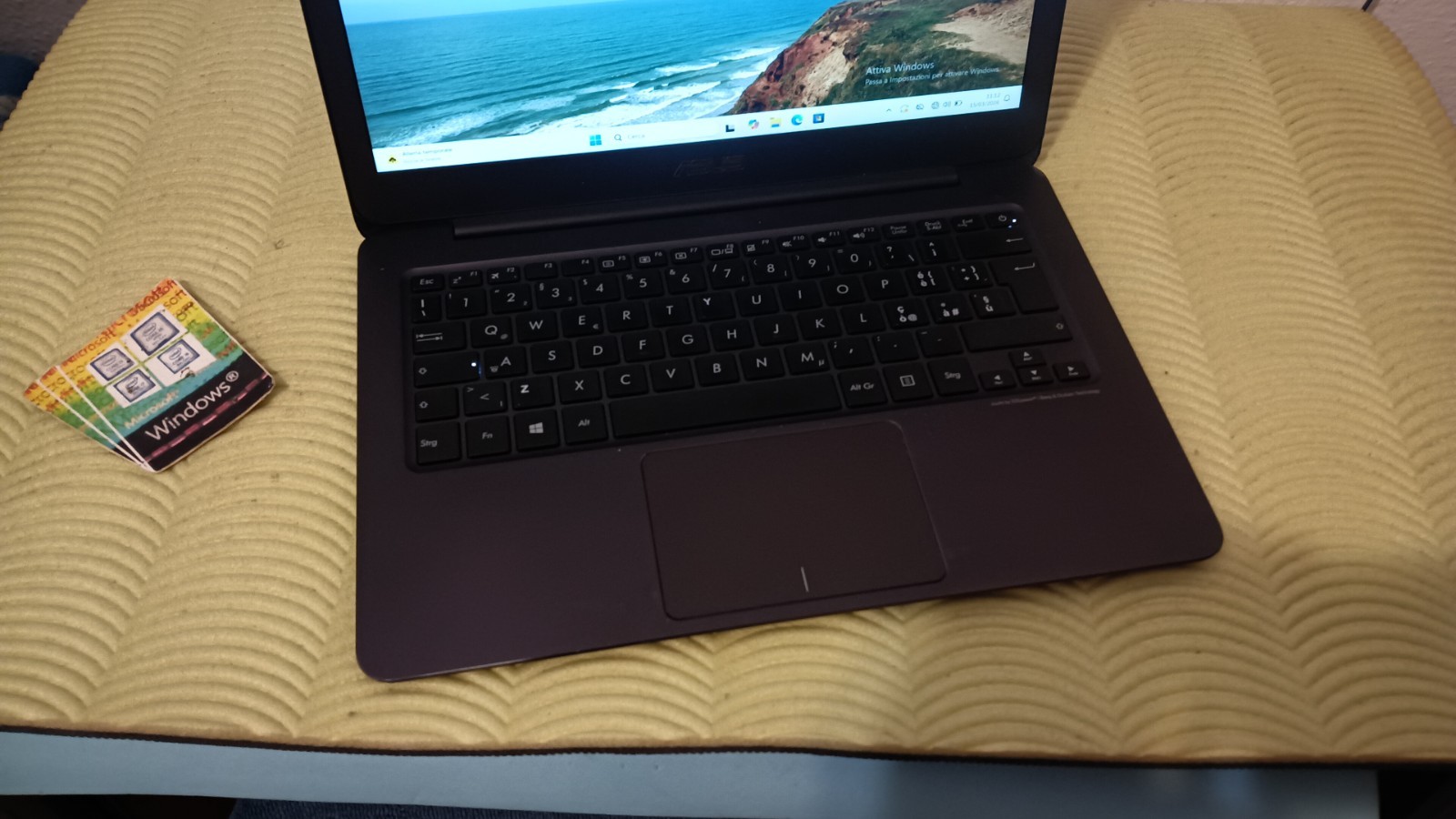 Asus VioBook UX303F 13.3″ FULLHD M-5Y10C 8gb 256gb ssd m2 win11