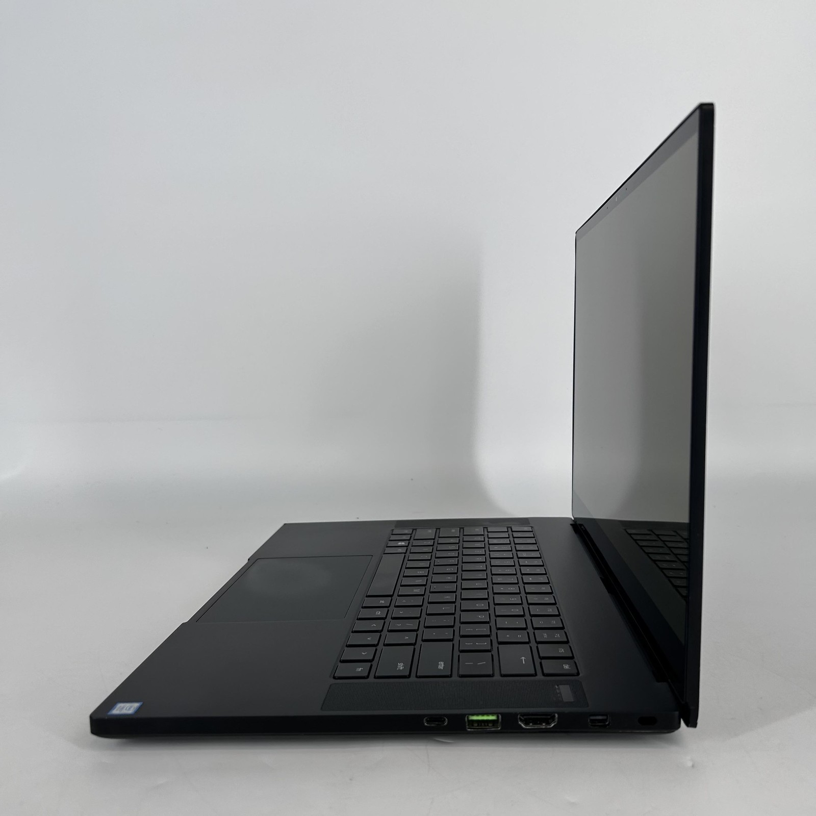 Razer Blade 15 Advanced 4K TOUCH i7-9750H 2.60GHz 16GB 1TB SSD RTX 2080 Max-Q
