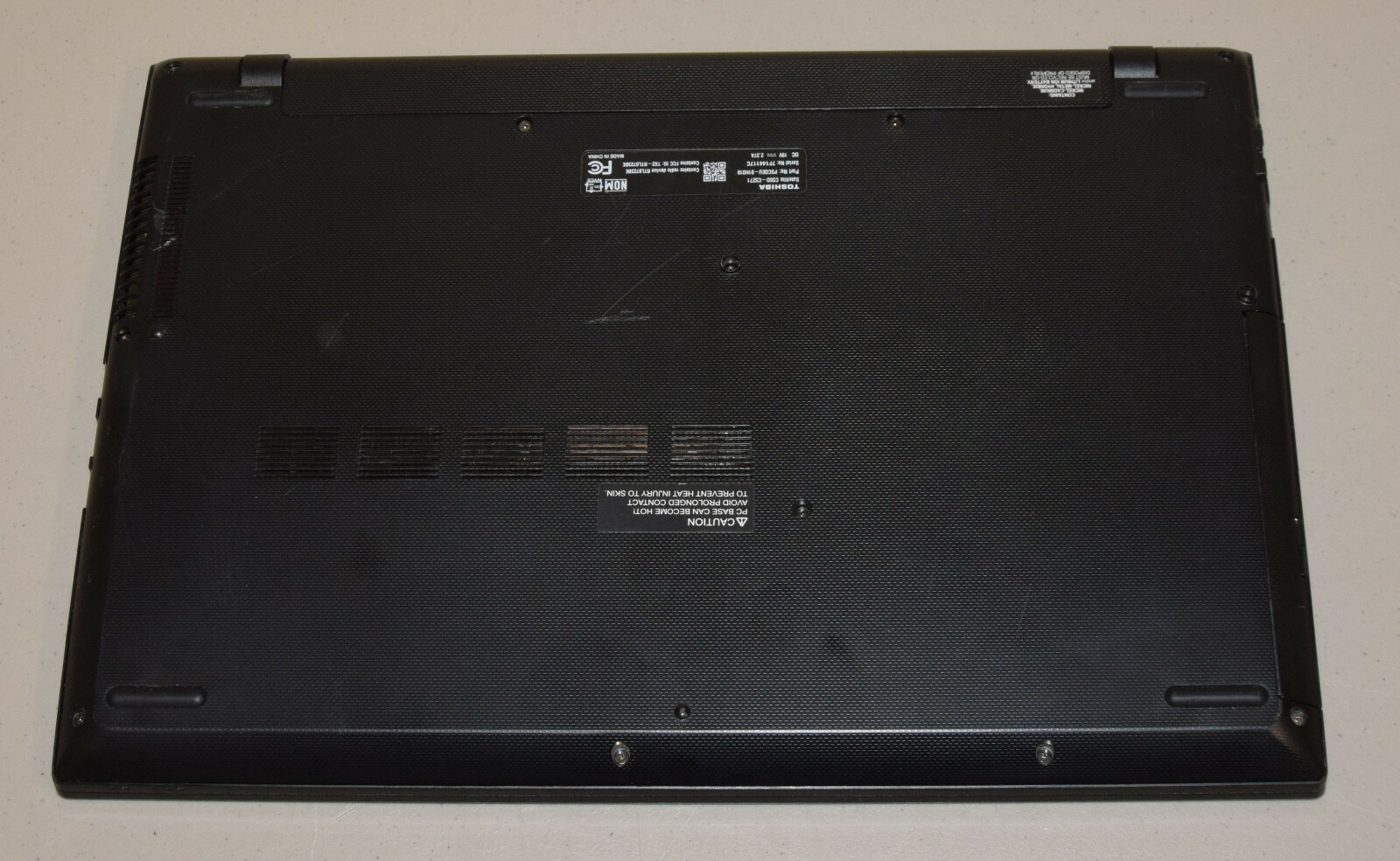 FLAWED LCD Toshiba Satellite C55D-C5271 15.6″ AMD A4-7210 1.8GHz Quad Core 8GB