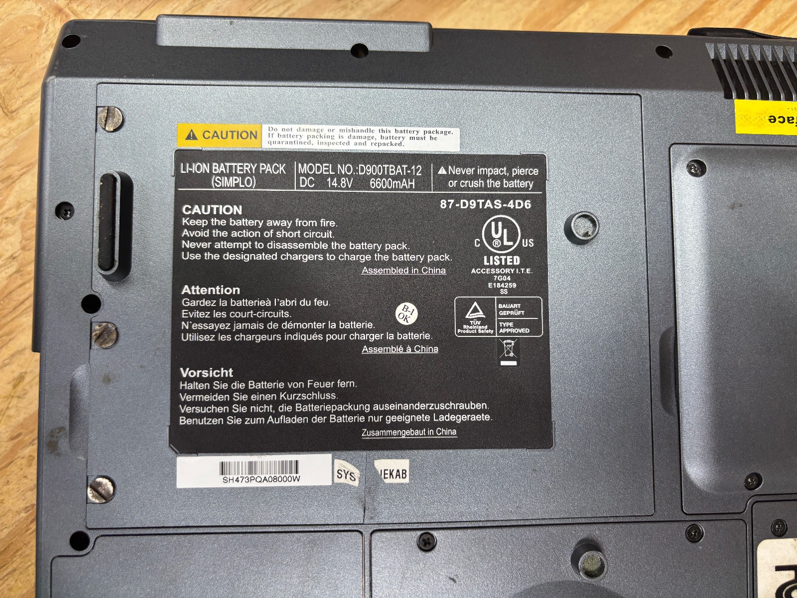 Alienware Area-51 m7700 Clevo D900T 17″ P4 3.4GHz Powers On No Display AS-IS