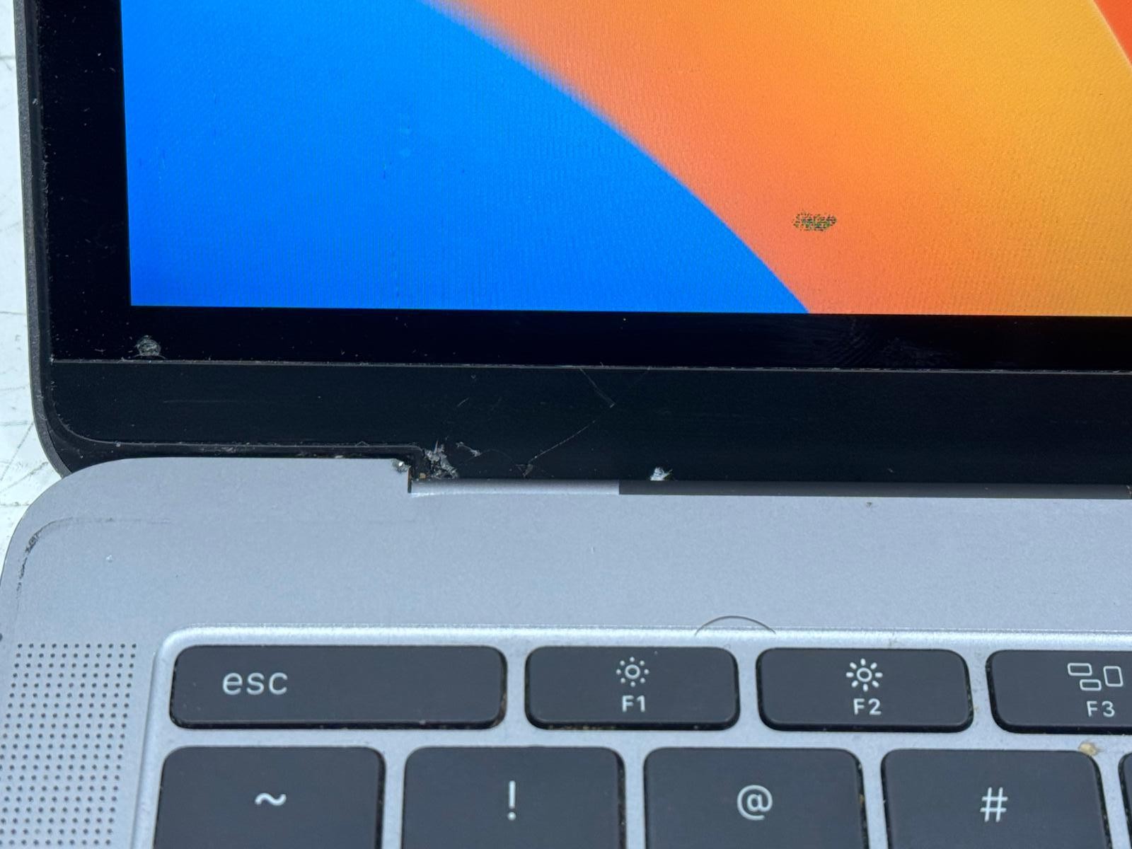 Apple MacBook Pro 2017 13″ Intel Core i5 16GB RAM 500 GB SSD *Read*