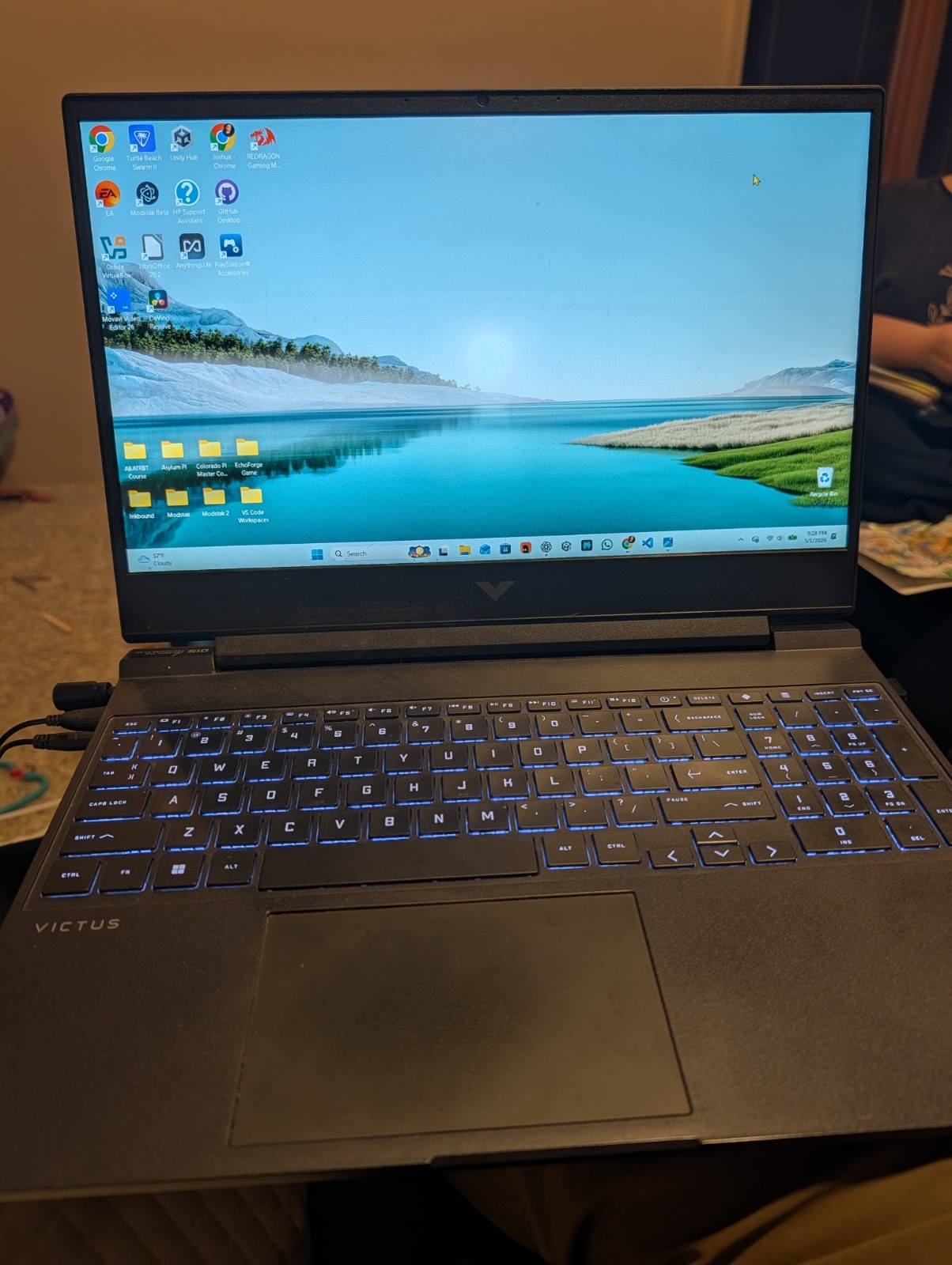 HP Victus (2025) 15.6″ Full HD Ryzen 7-7445HS-24GB RAM-RTX 4050-1TB SSD