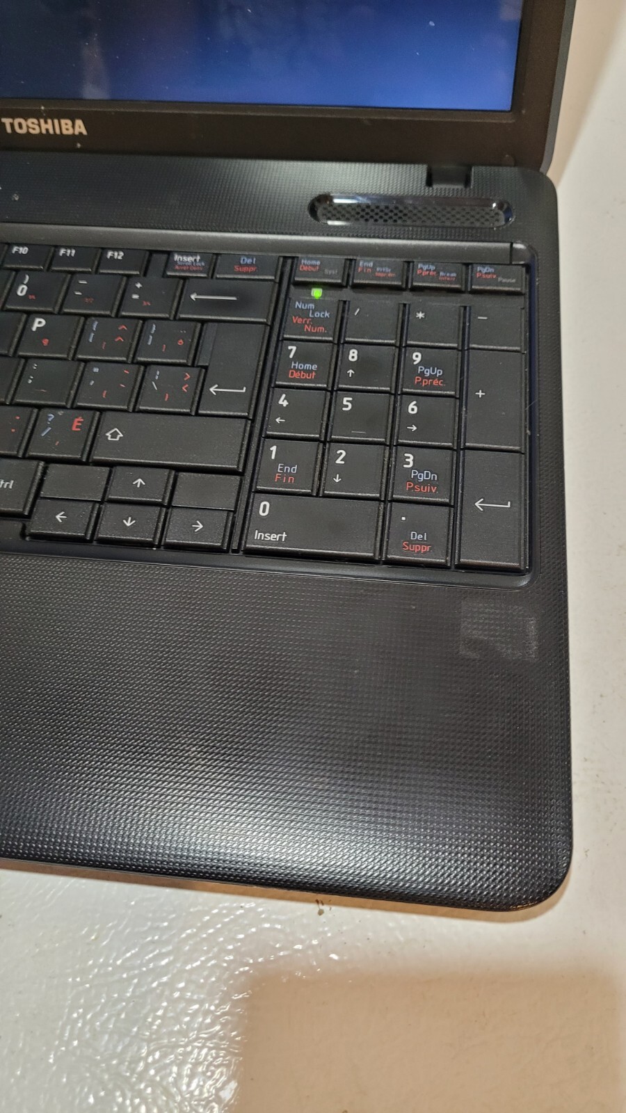 Toshiba Satellite C650D-005 | AMD E-240 1.5GHz| 4GB RAM | 15.6″ | NO HDD | NO AC