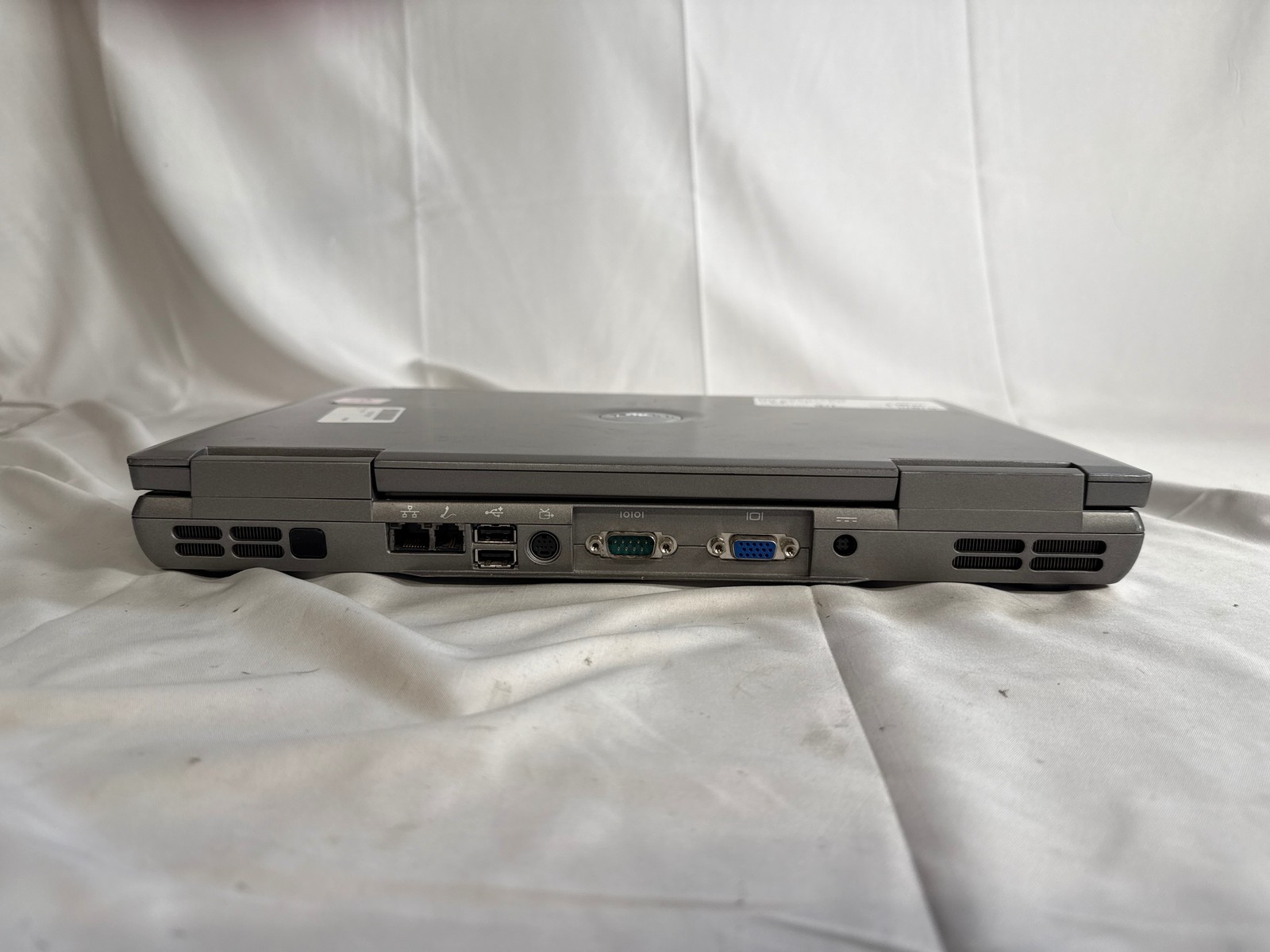 Dell Latitude D810 Win XP 2.1GHz 1 GB 40GB HDD 15.4″ FOR PARTS/REPAIR
