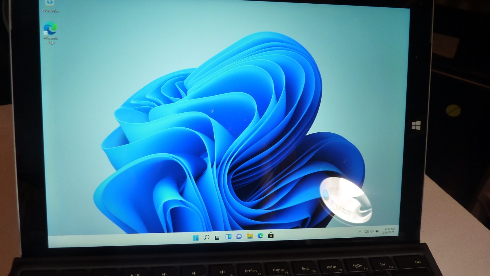Microsoft Surface Pro 3 i7-4650U 8GB 256GB –– W/ Keyboard- WIN 11 +CHARGER