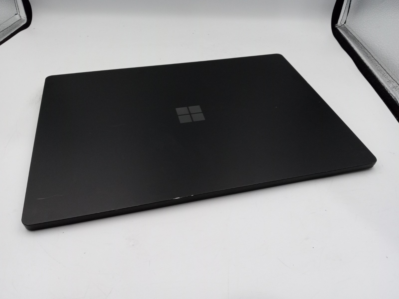 Microsoft Surface Laptop 4 1979 15″ Intel Core i7-1185G7 16GB 256GB Windows 11