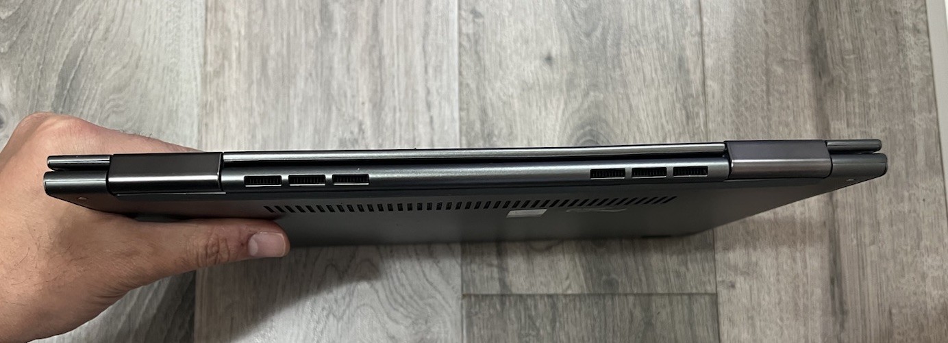 Lenovo Yoga 13.3” Touchscreen Laptop i7 8th Gen CPU 8GB 120GB SSD Win 11H + AC