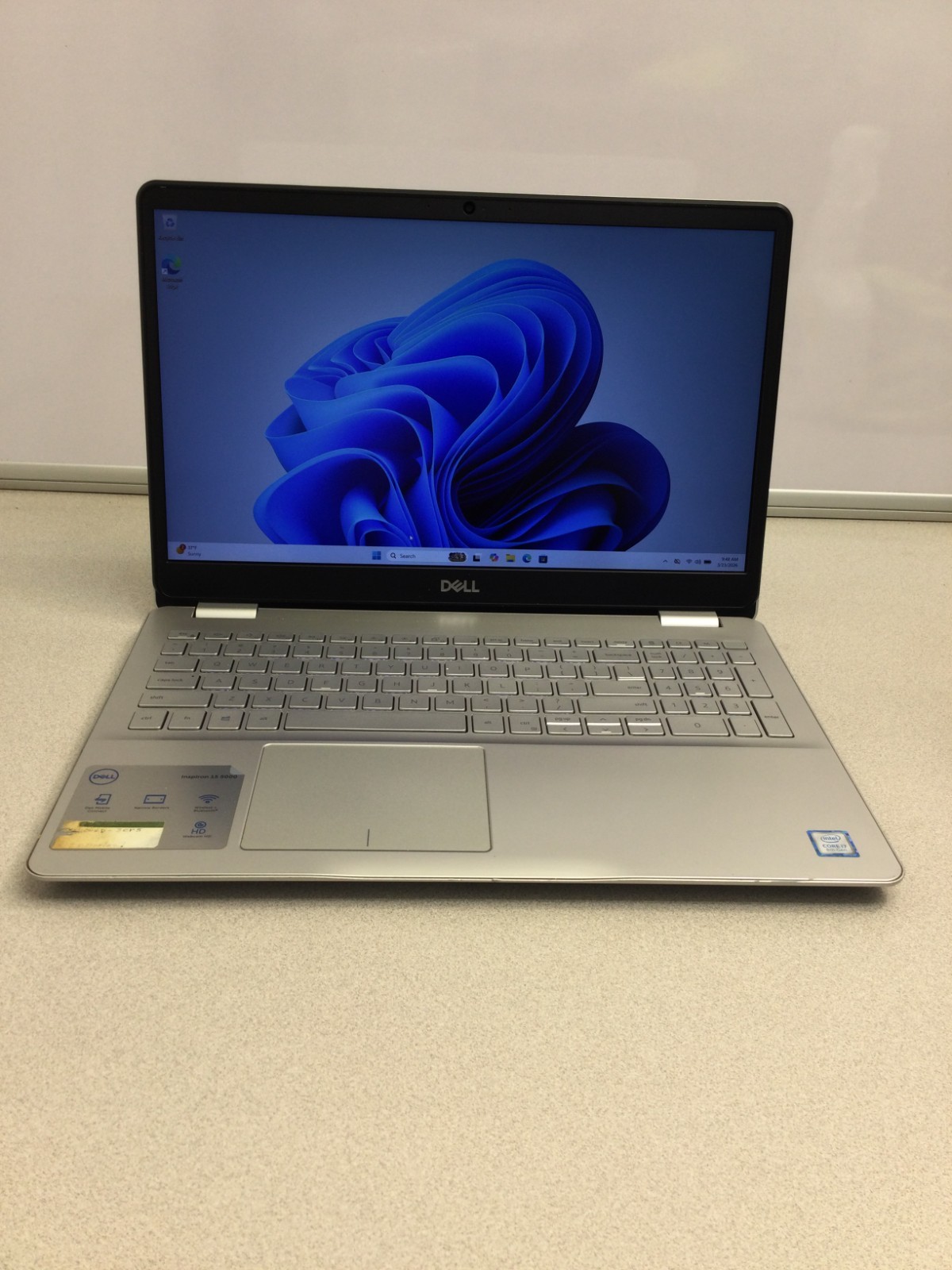 dell inspiron 5584 core i7-8565u @1.80ghz 15.6” 8GB RAM 256GB SSD WIN 11 PRO