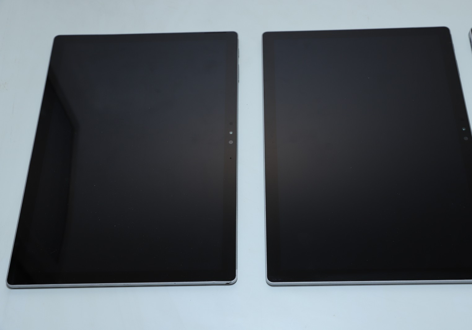LOT of 2 Microsoft Surface Book 1703 13.5″ 128GB i5 8GB Win 10 PRO Battery Issue