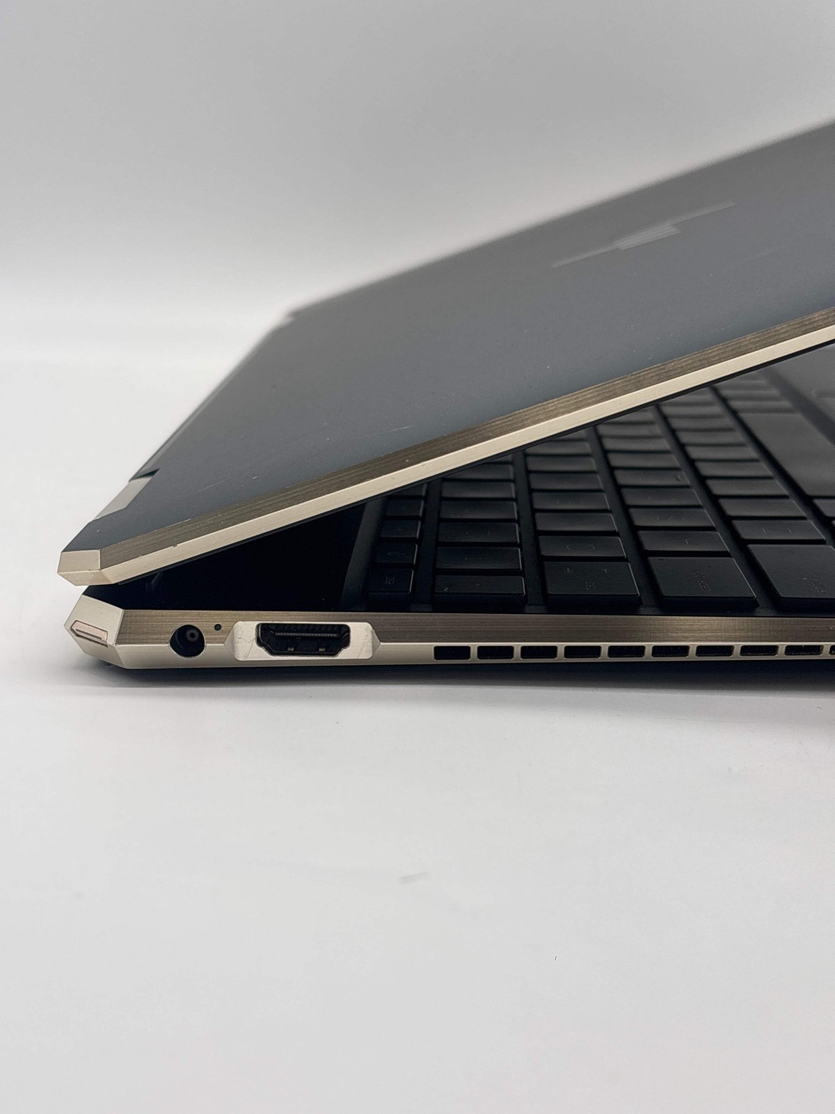 HP Spectre x360 15t-eb100 2-in-1 i7-1165G7 16GB RAM 256GB SSD Used