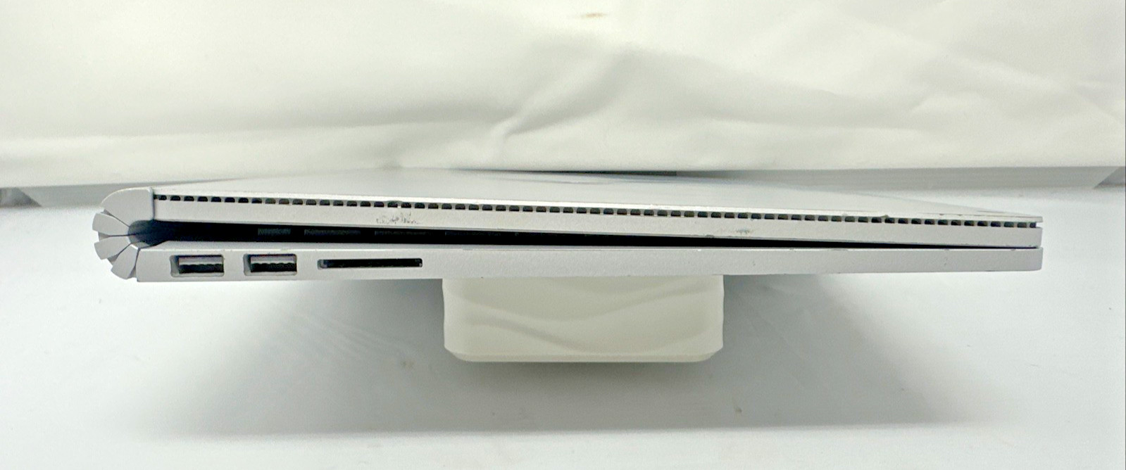 Microsoft Surface Book 1703 | i5-6300h@2.4GHz | 8GB RAM | 256GB SSD | WIN 10 PRO