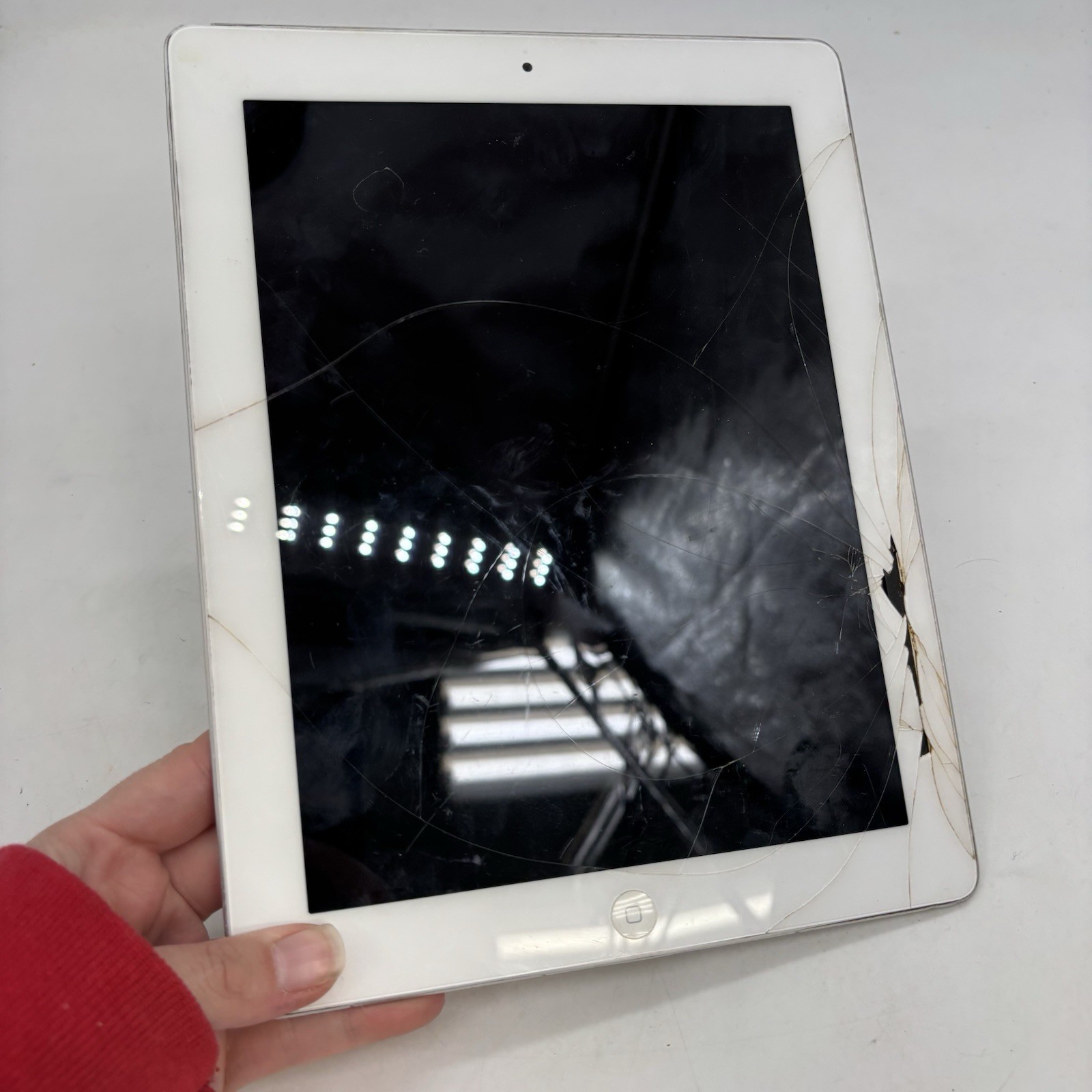 Apple iPad 2 A1395 16GB Wi-Fi Tablet Cracked Screen Broken For Parts & Repair
