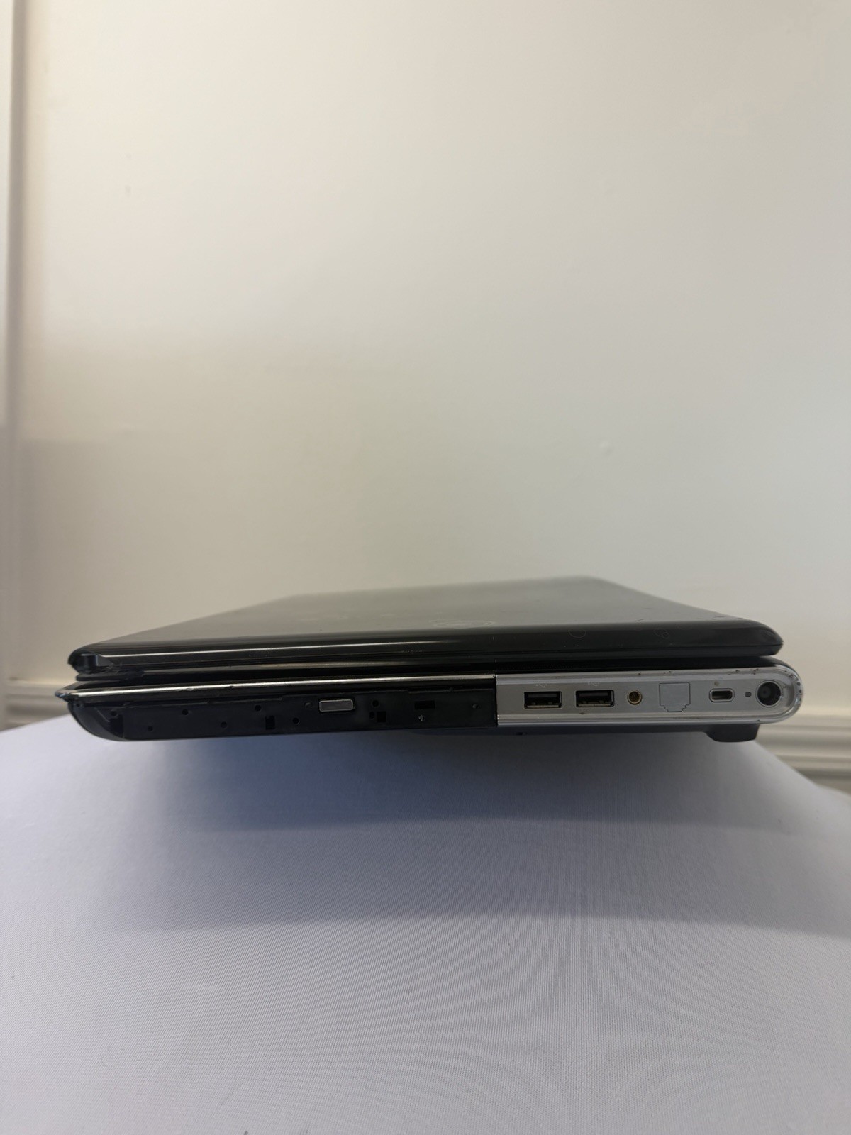 HP Pavillion dv7-3000 Laptop – Good Screen – CPU Unknown – Read Des