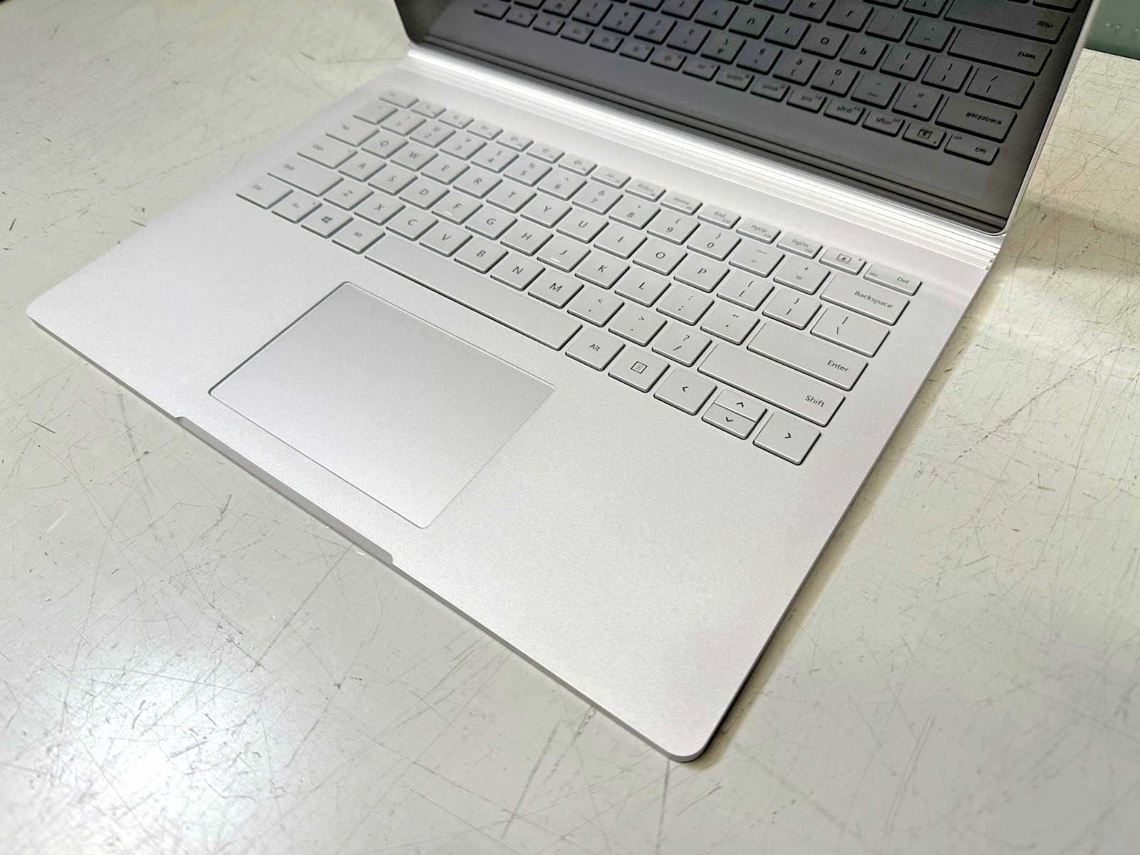 SURFACE BOOK 2 13.5″ TOUCH – i5-8350U | 8GB RAM | 256GB SSD | INTEL UHD | WIN 10