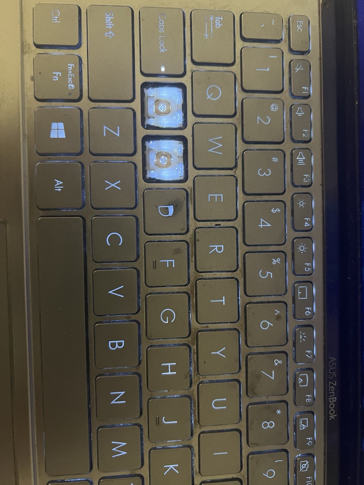 ASUS Zenbook 14 Laptop Ryzen 5 8GBRAM GEFORCE MX350 256GB SSD (Missing A&S Keys)