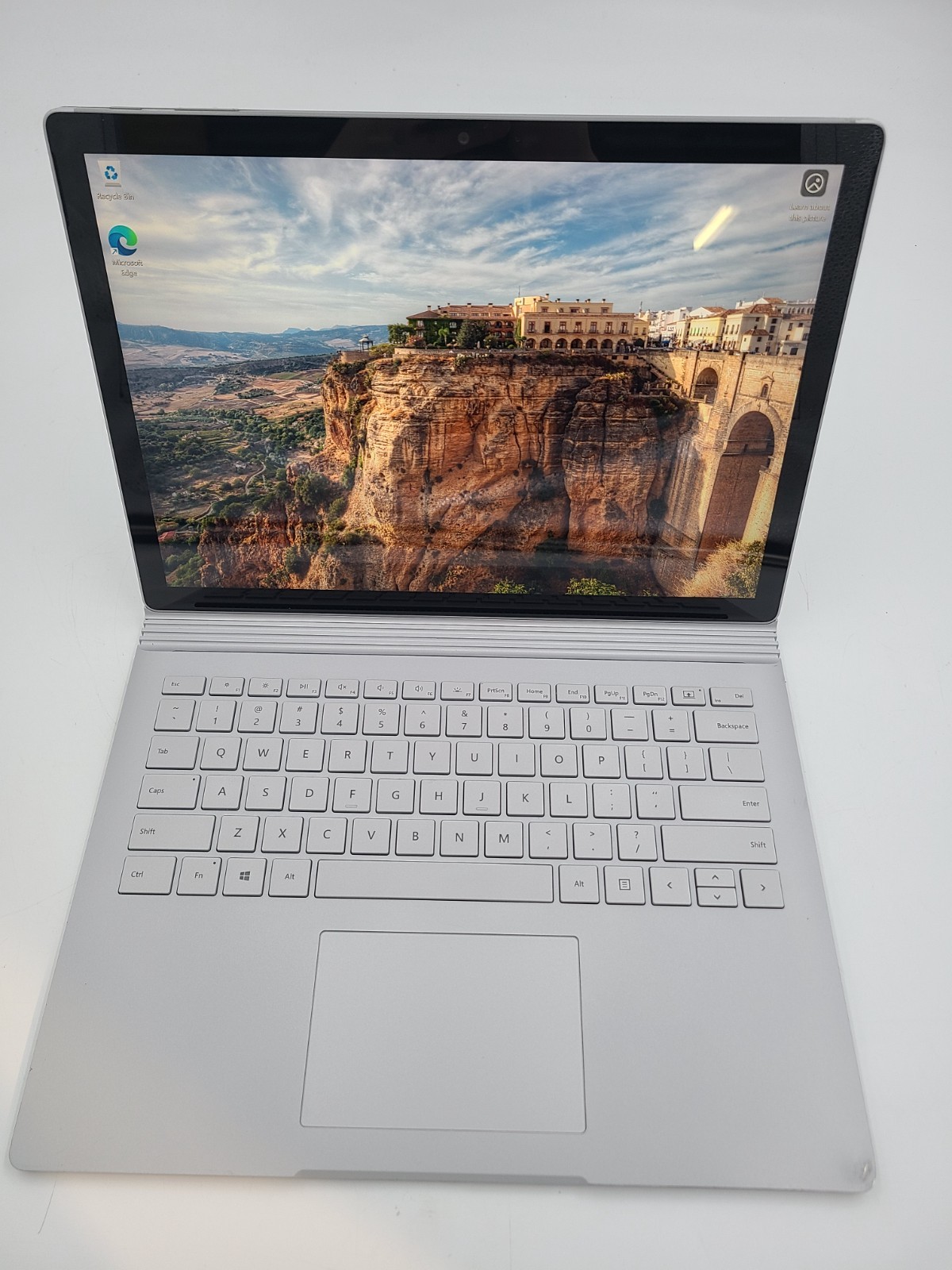 Microsoft Surface Book 2 i5-7300U 2.60GHz 8GB Ram 256GB SSD Win 11 Pro