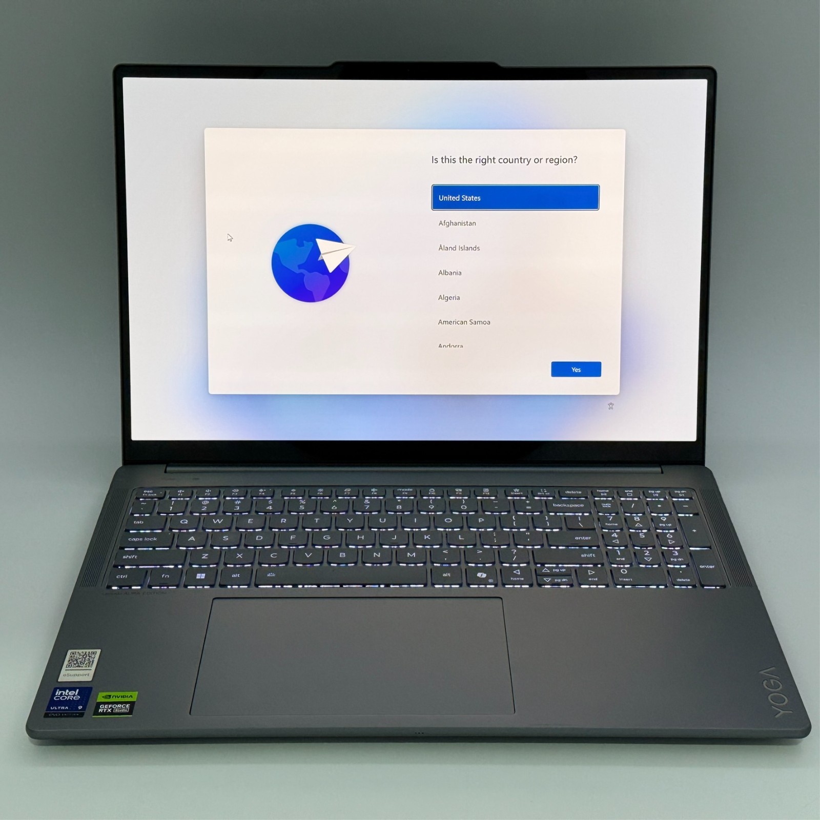 Lenovo Yoga Pro 9i 16″ 2.8K OLED Touch Ultra 9 285H RTX 5050 32GB 1TB Luna Grey