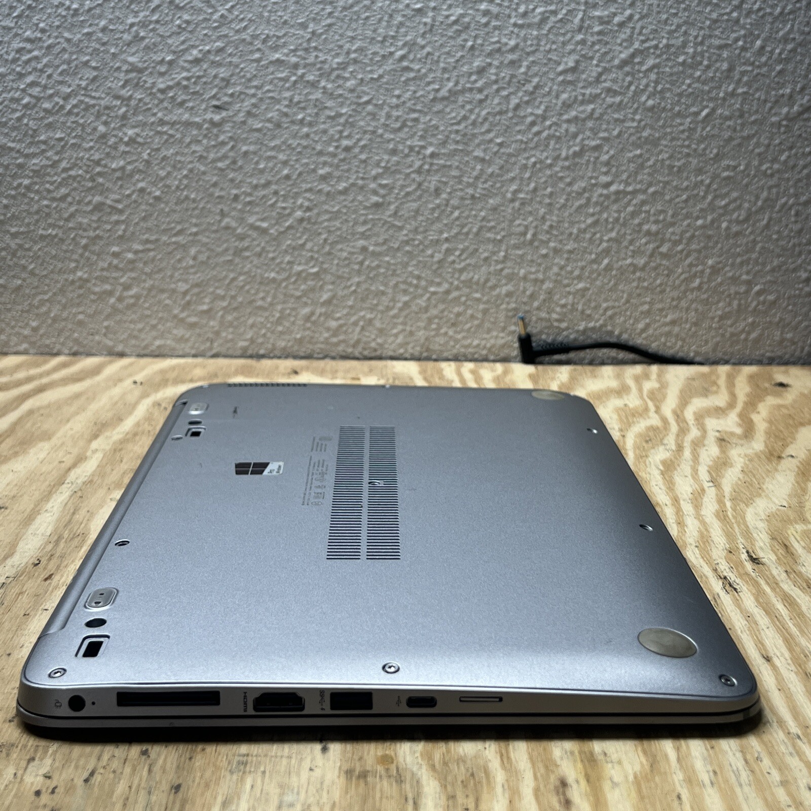 HP ELITEBOOK FOLIO 1040 G3 14″ FHD i5-6300U 2.4GHz 8GB RAM 512GB SSD WIN 11 PRO