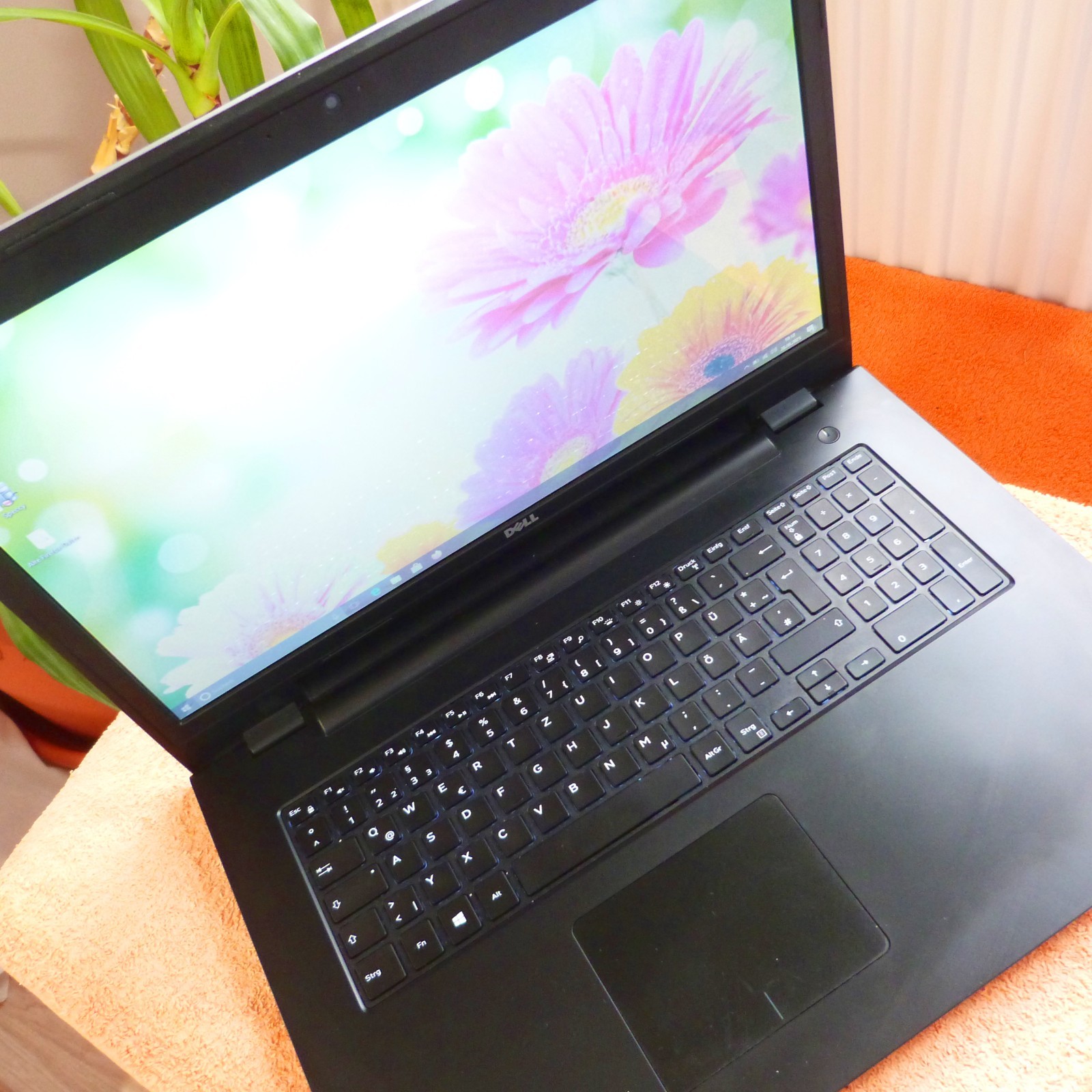 Dell 5748 METAL 17″ PREMIUM l SSD Windows 10 l MaxxAudio PROSound HDMI USB3
