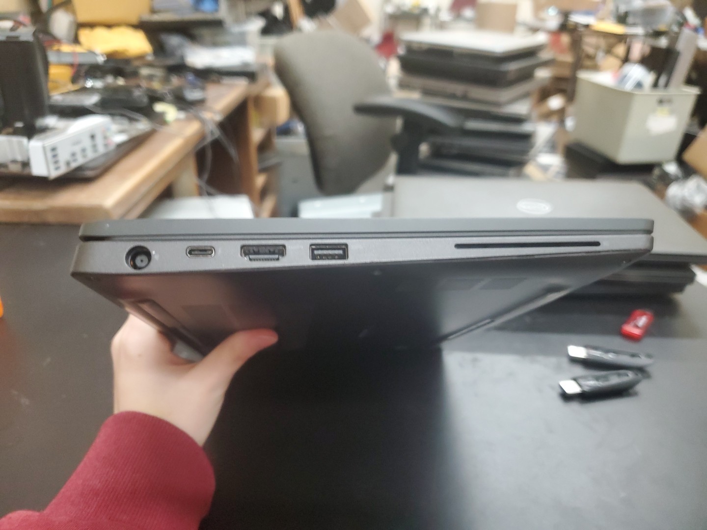 Dell Latitude 7400 14″ i5-8365U 8GB 256gb SSD Laptop W11P 123125-1