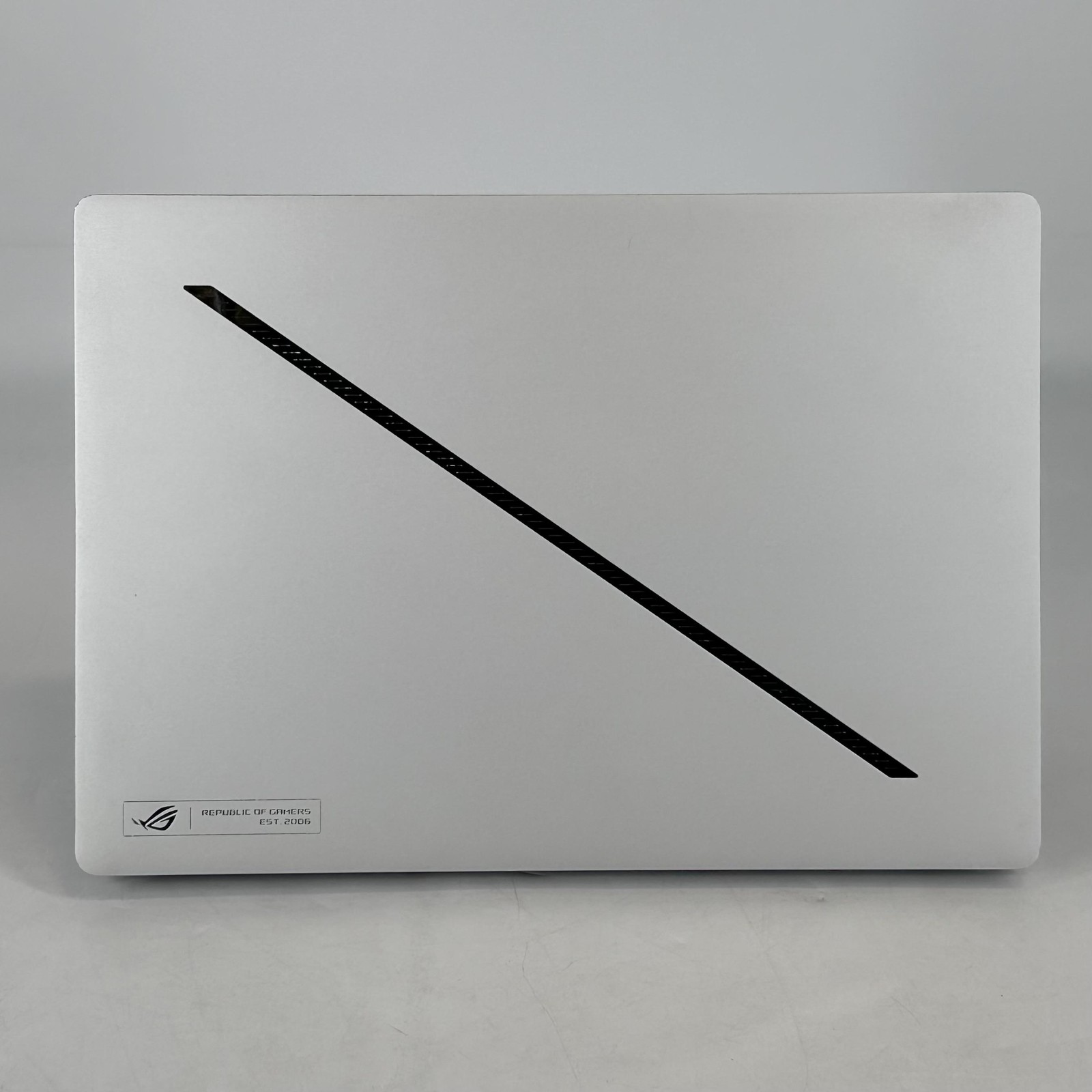 Asus ROG Zephyrus G14 GA403 120Hz QHD+ 4.0 GHz Ryzen 9 8945HS 16GB 1TB RTX 4060