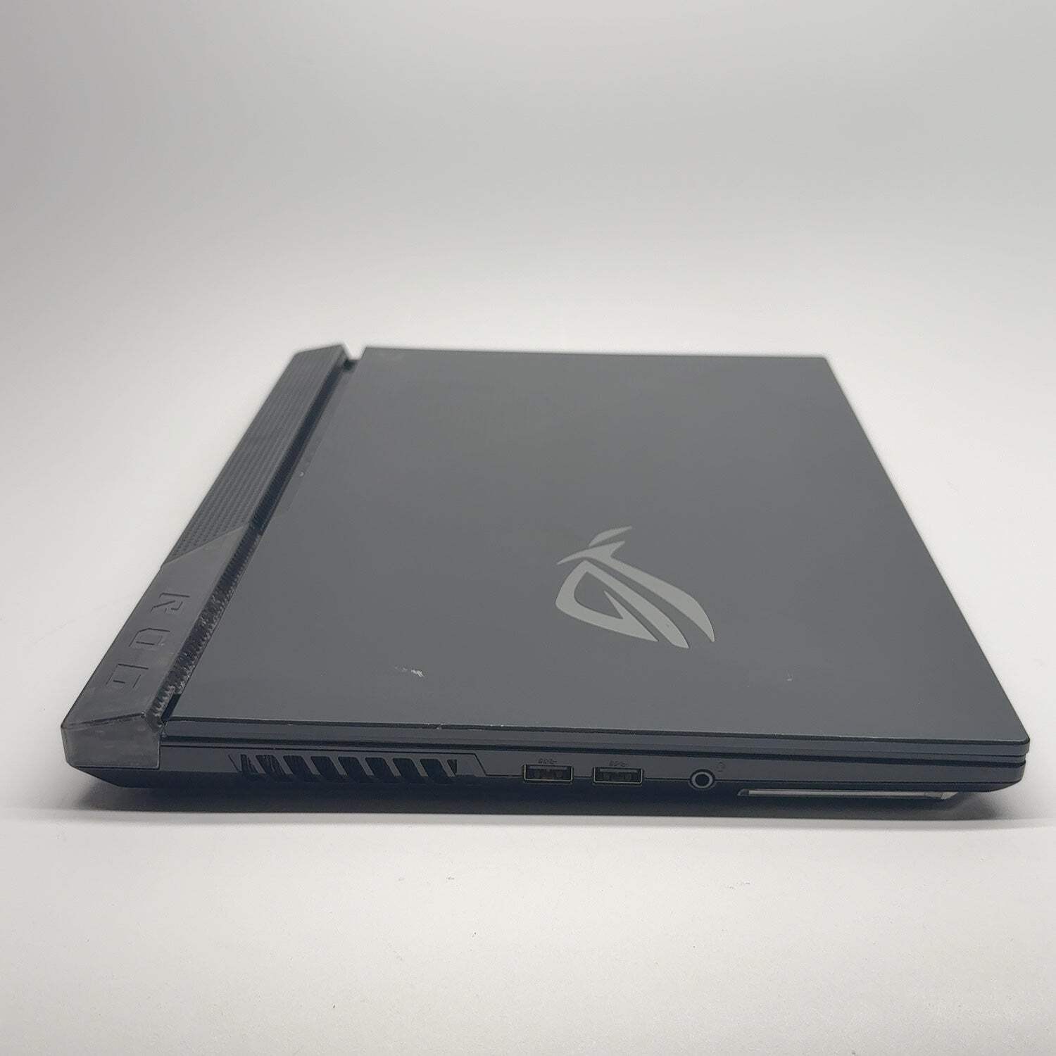 Asus ROG Strix G15 G513QY 15.6″ Ryzen 9 5980HX 3.3GHz 32GB RAM 500GB SSD
