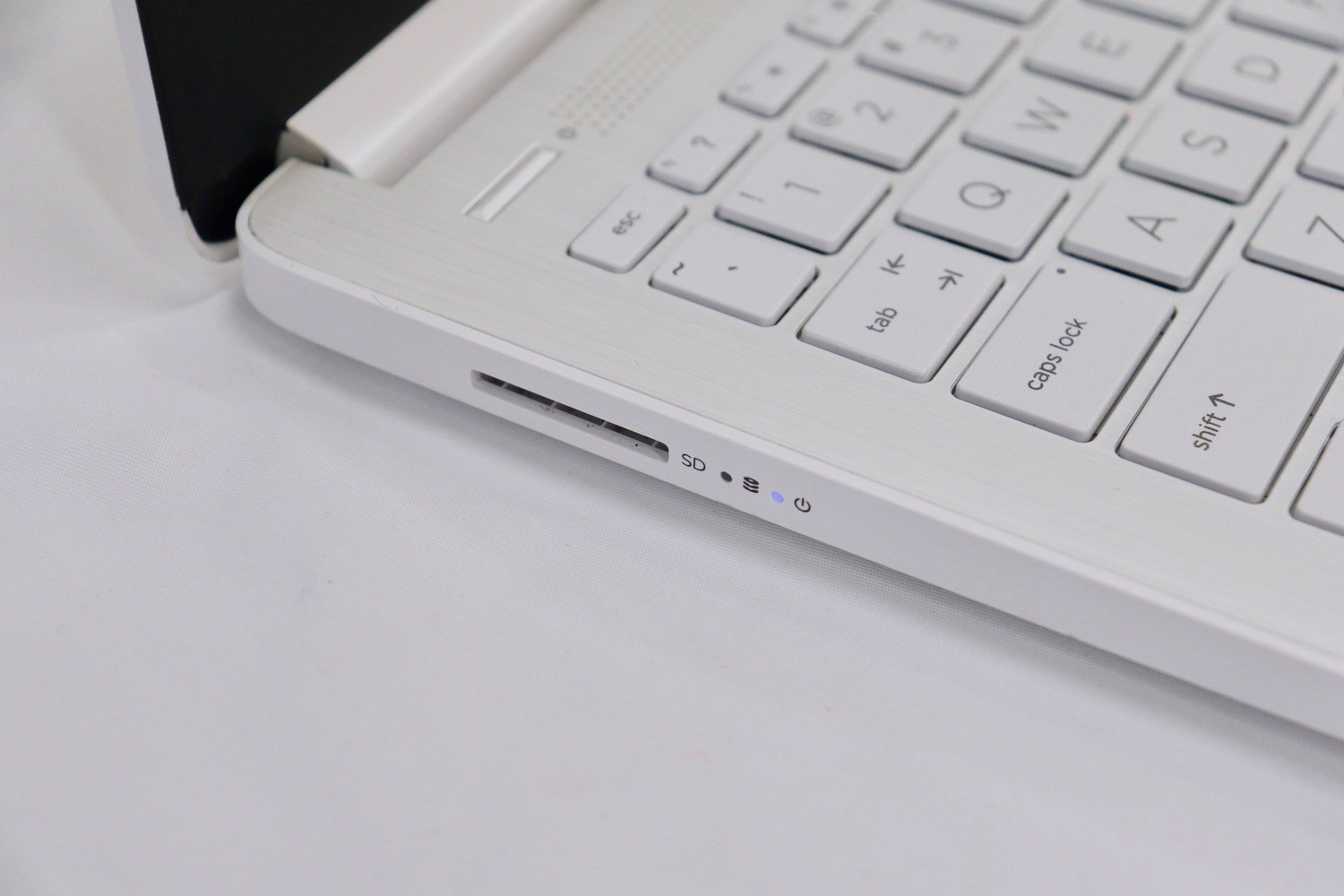 HP 14 Laptop 8GB 64GB SSD Celeron N4120 14″ Win11 Pro White dq0052dx