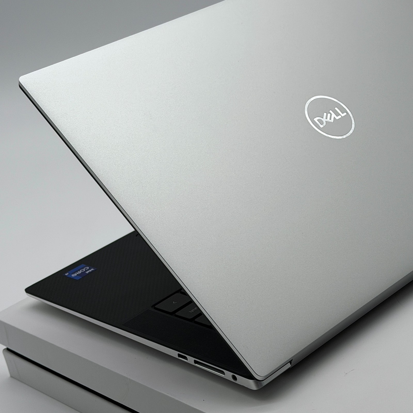 Maxed Out Dell XPS 15 9520 – i9, 64GB RAM, 2TB SSD, 3.5K OLED TOUCH- NEW BATTERY