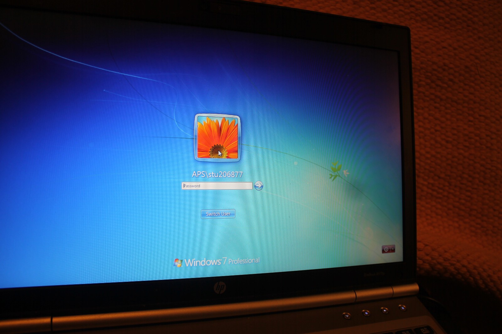 HP EliteBook 8570P – Core i7 – 3.00 GHz – 8192 MB – 320 GB HDD – Win 7P READ !
