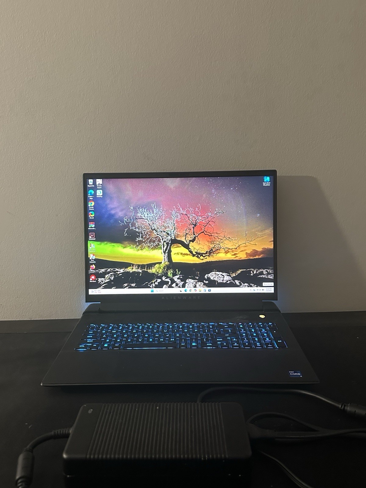 Alienware M18 Gaming Laptop QHD+ Display, Intel Core i7-13700HX, 16 GB DDR5 RAM.