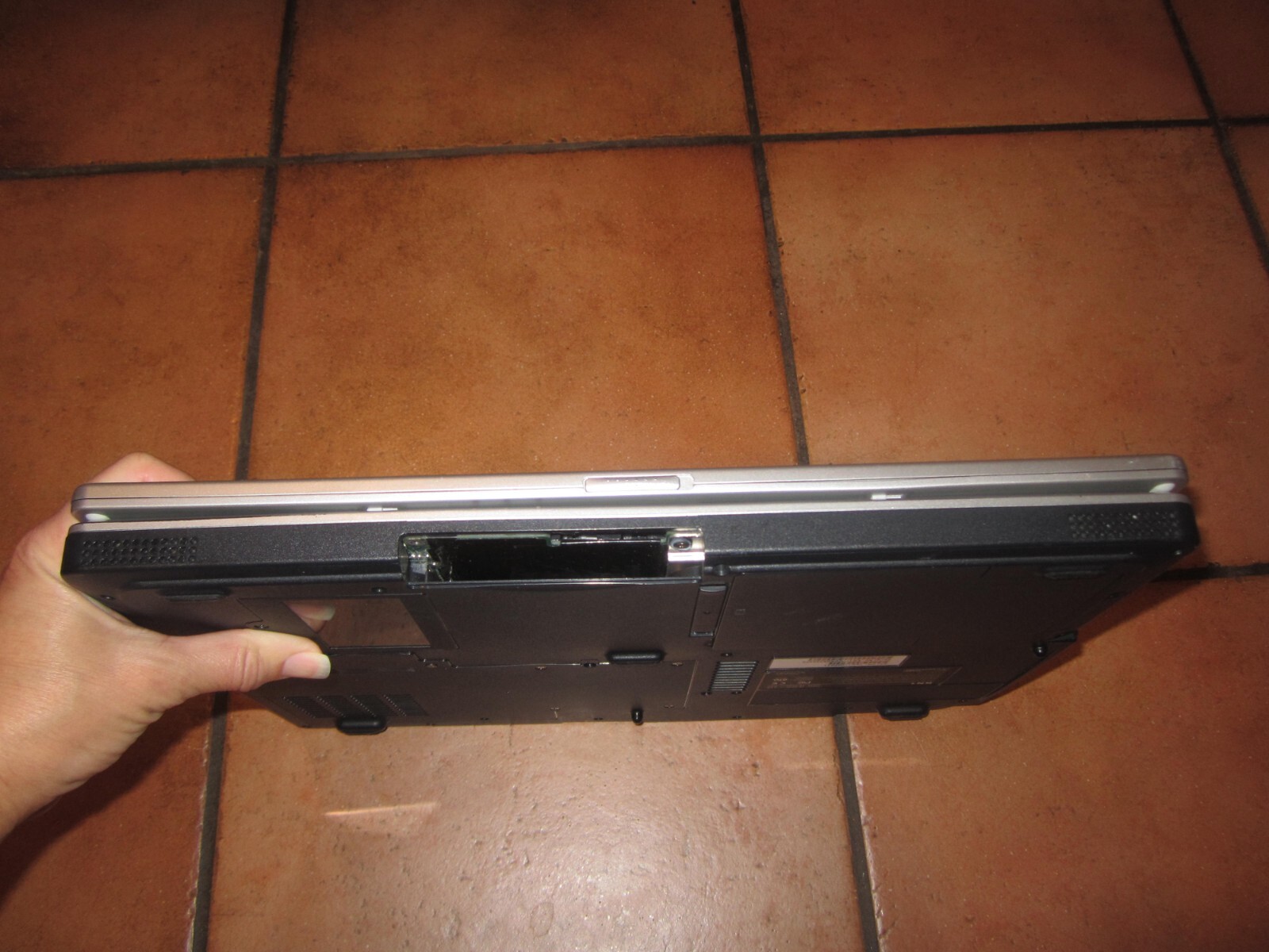 QCI QCOM CS10 KN1 Laptop 2GBRAM NoHD Boots to BIOS SCREEN INTACT NoCORD – PARTS