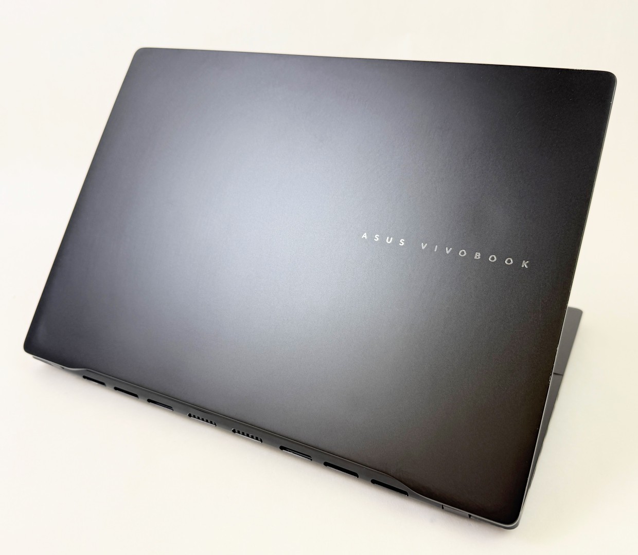 Asus VivoBook S14 M5406WA-IB96 14″ 2880×1800 Ryzen AI9 365 32GB RAM 1TB W11 Dent