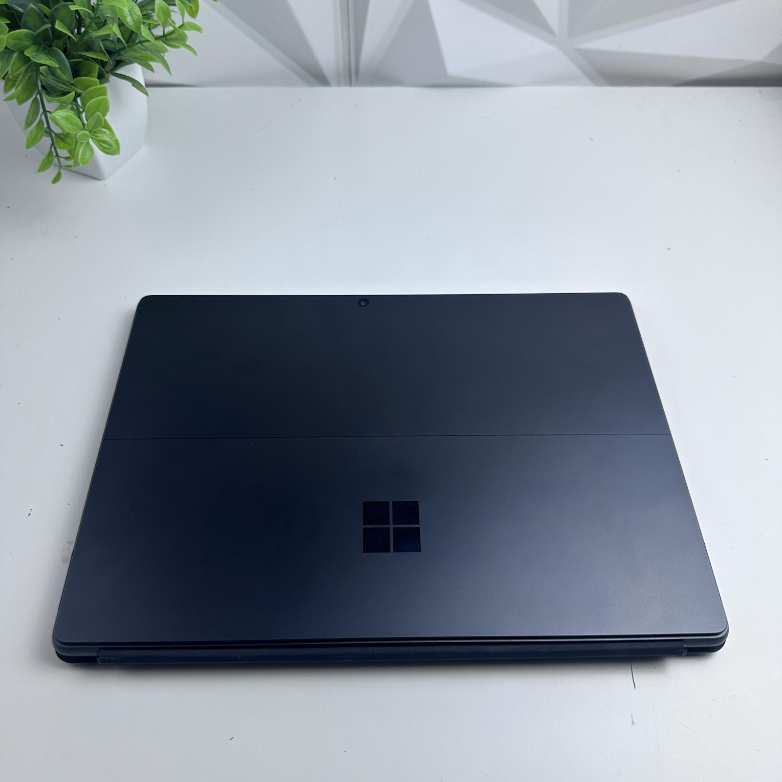 Microsoft Surface Pro 11th, 13″ OLED, Snapdragon X Plus, 16GB, 512GB Bundle