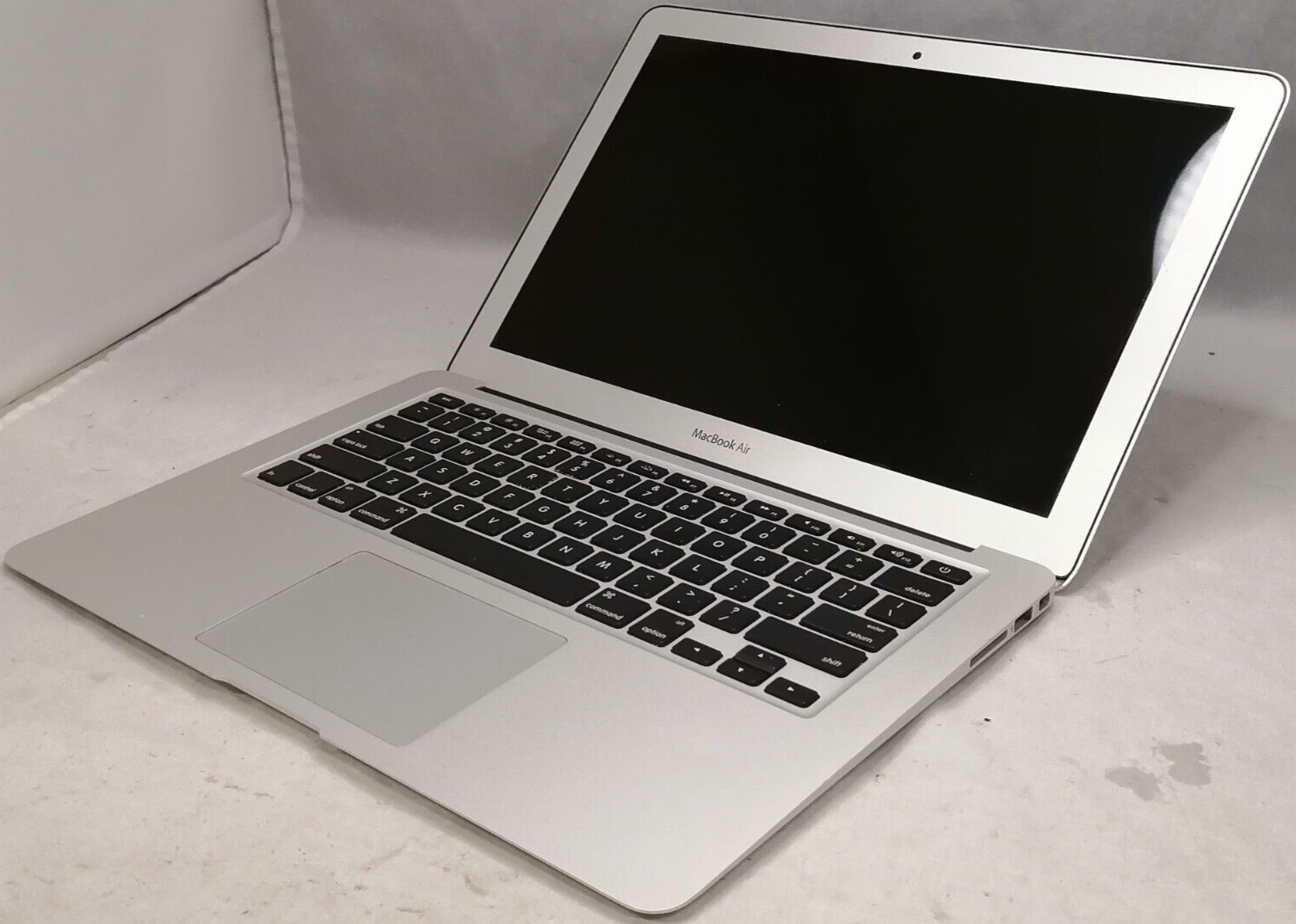 FOR PARTS 2012 13″ Apple A1466 MacBook Air (Core i5-3427U/1.8 GHz/4 GB RAM)