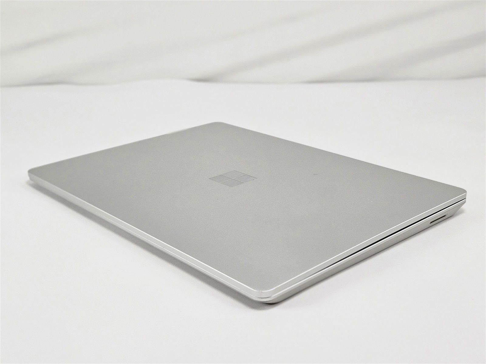 Microsoft Surface Laptop Go 2 12.4″ i5-1135G7 16GB RAM 256GB SSD Wn11 Grade A
