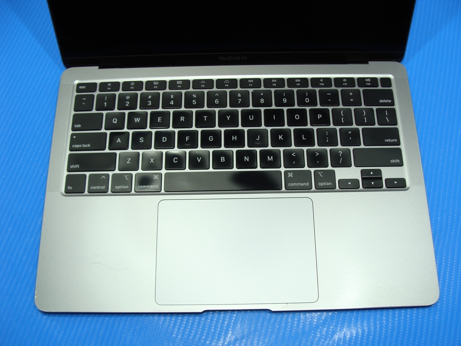 Apple MacBook Air 13″ A2179 2020 i5-1030NG7 1.1GHz 16GB 512GB OS Sonoma MVH2LL/A