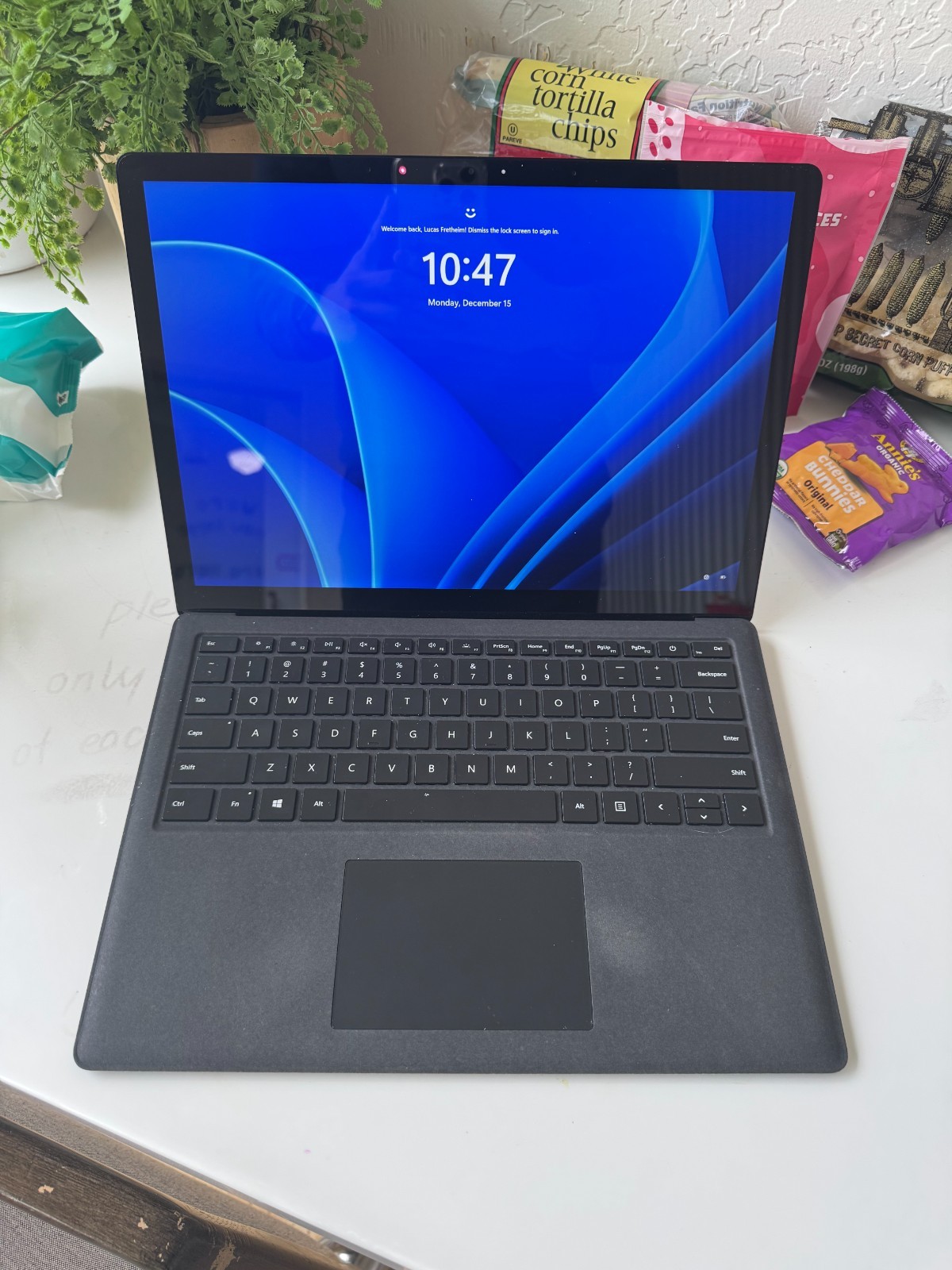 Microsoft Surface Laptop 2 13.5 inch (256GB, Intel Core i5 8th Gen., 1.60GHz,…